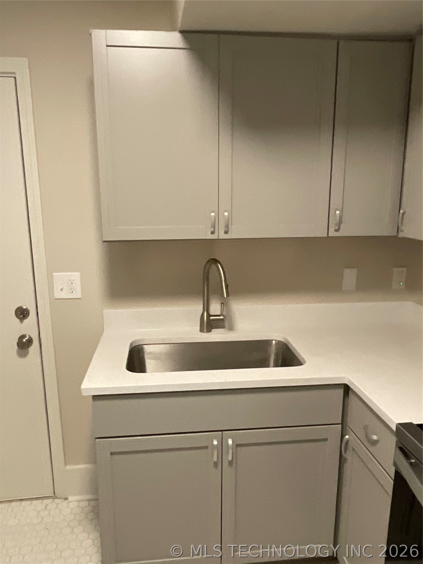 1347 E 6th Street Property Photo 9