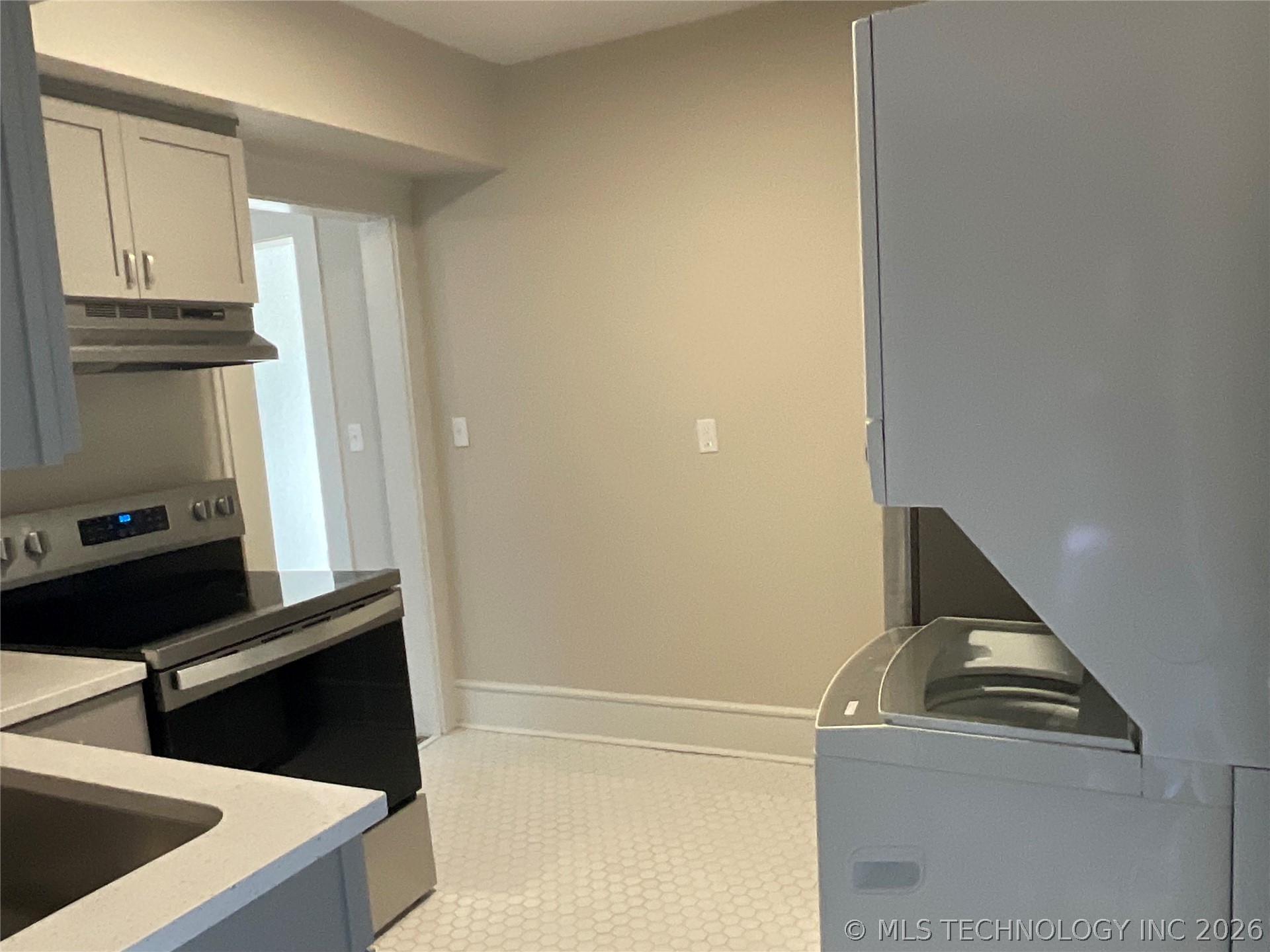 1347 E 6th Street Property Photo 12