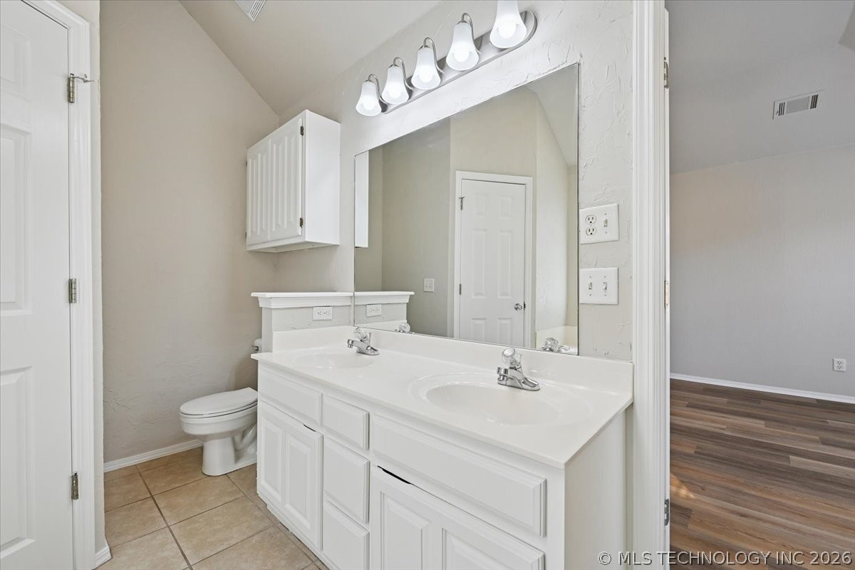 11721 S 104th East Avenue Property Photo 23