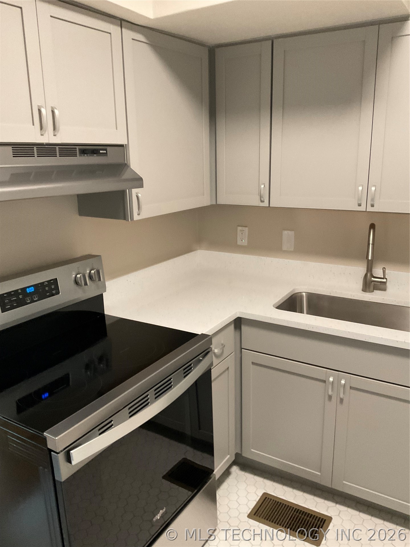 1345 E 6th Street Property Photo 9