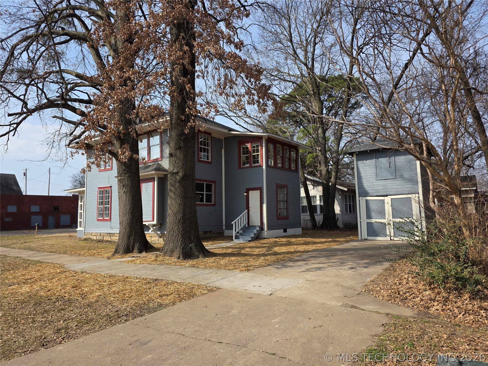 1602 W Broadway Street Property Photo 2