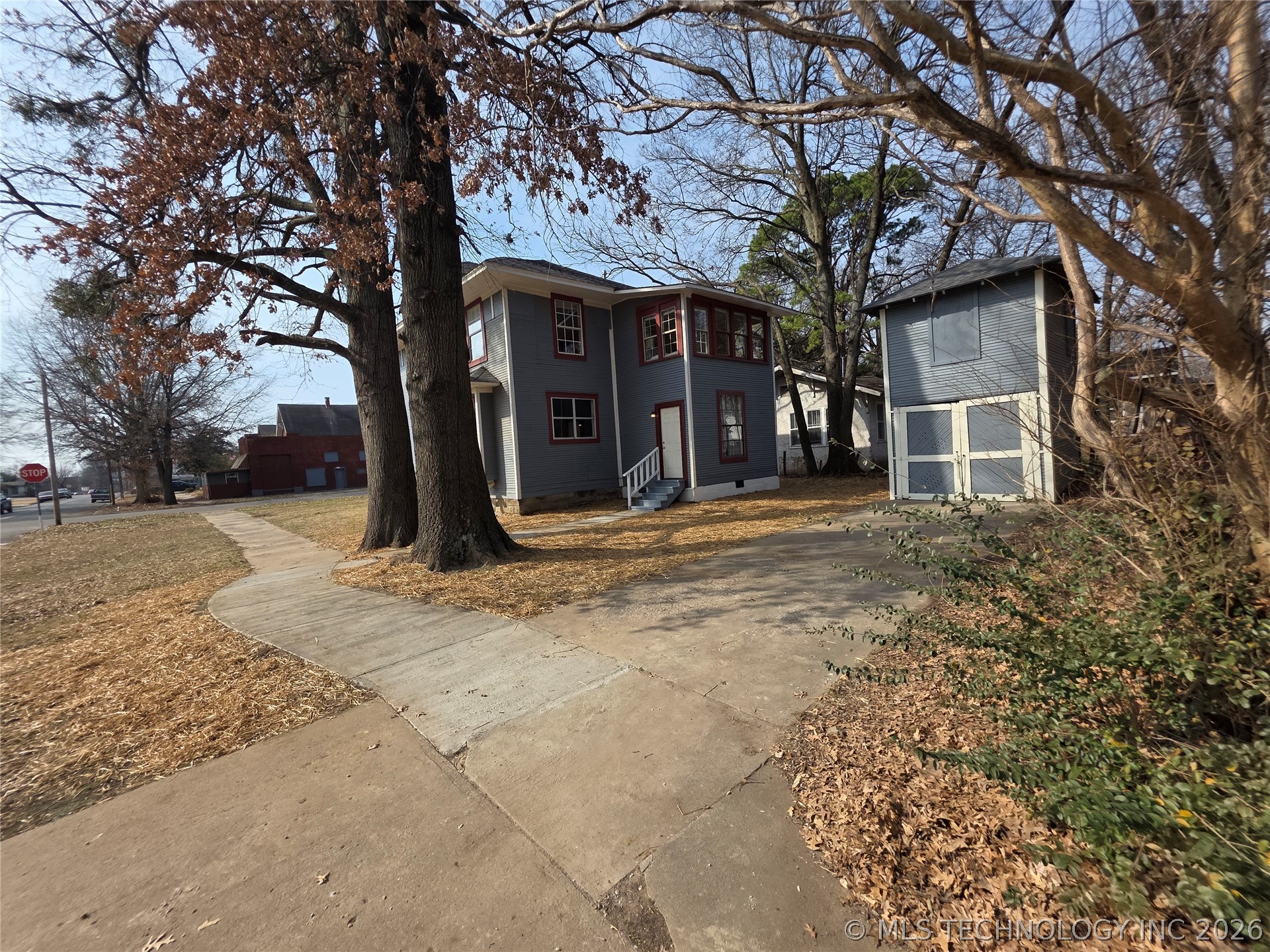 1602 W Broadway Street Property Photo 9