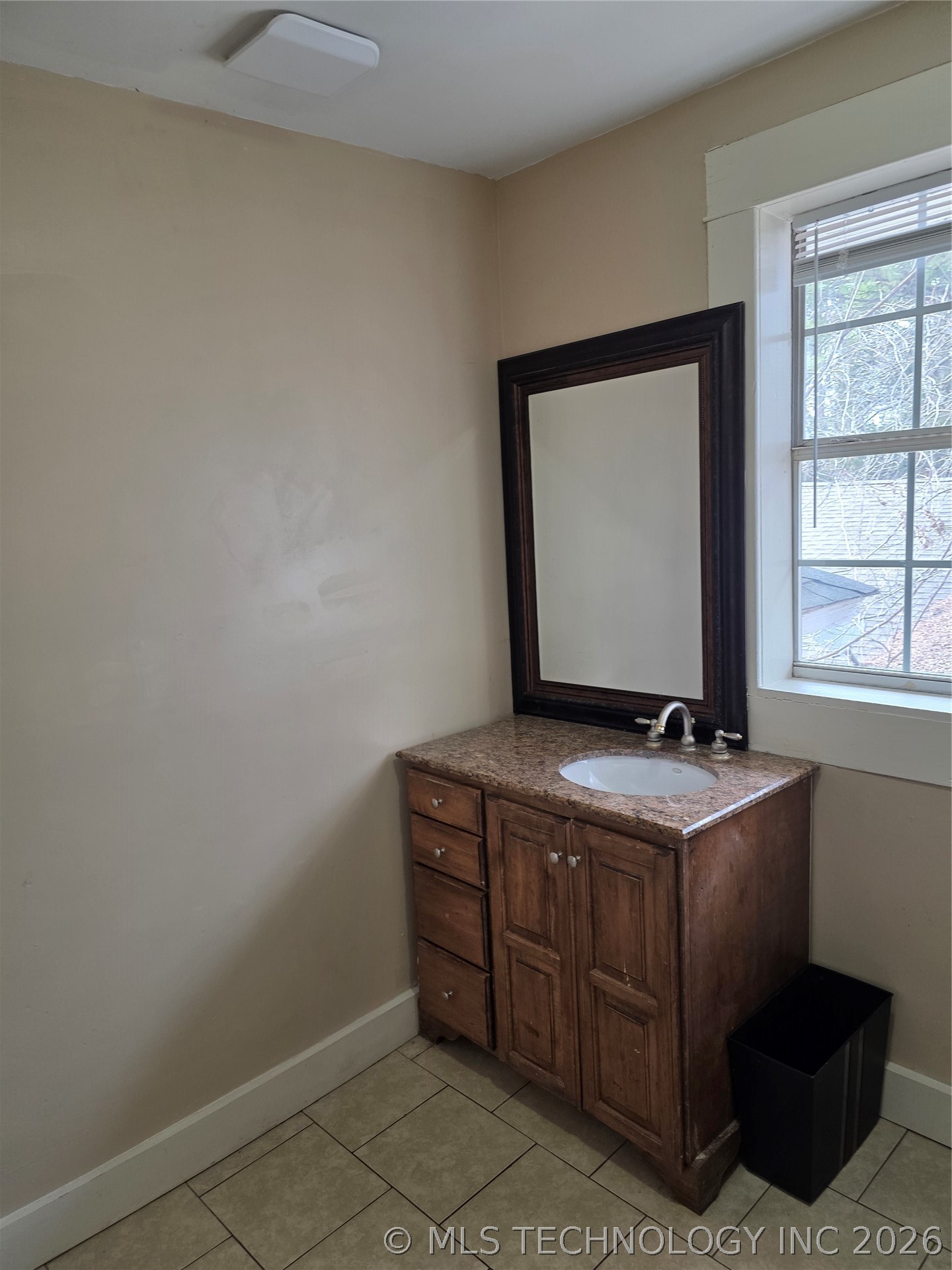 1602 W Broadway Street Property Photo 11
