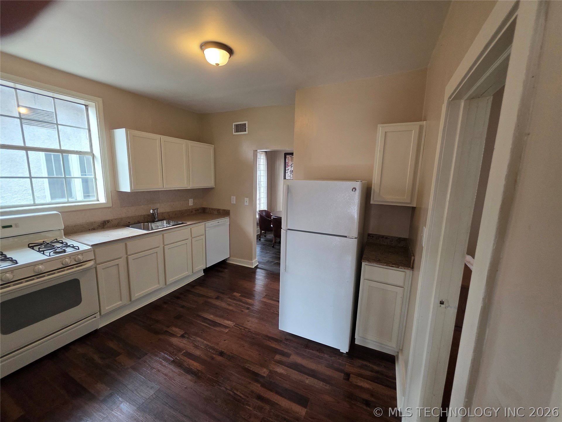 1602 W Broadway Street Property Photo 19