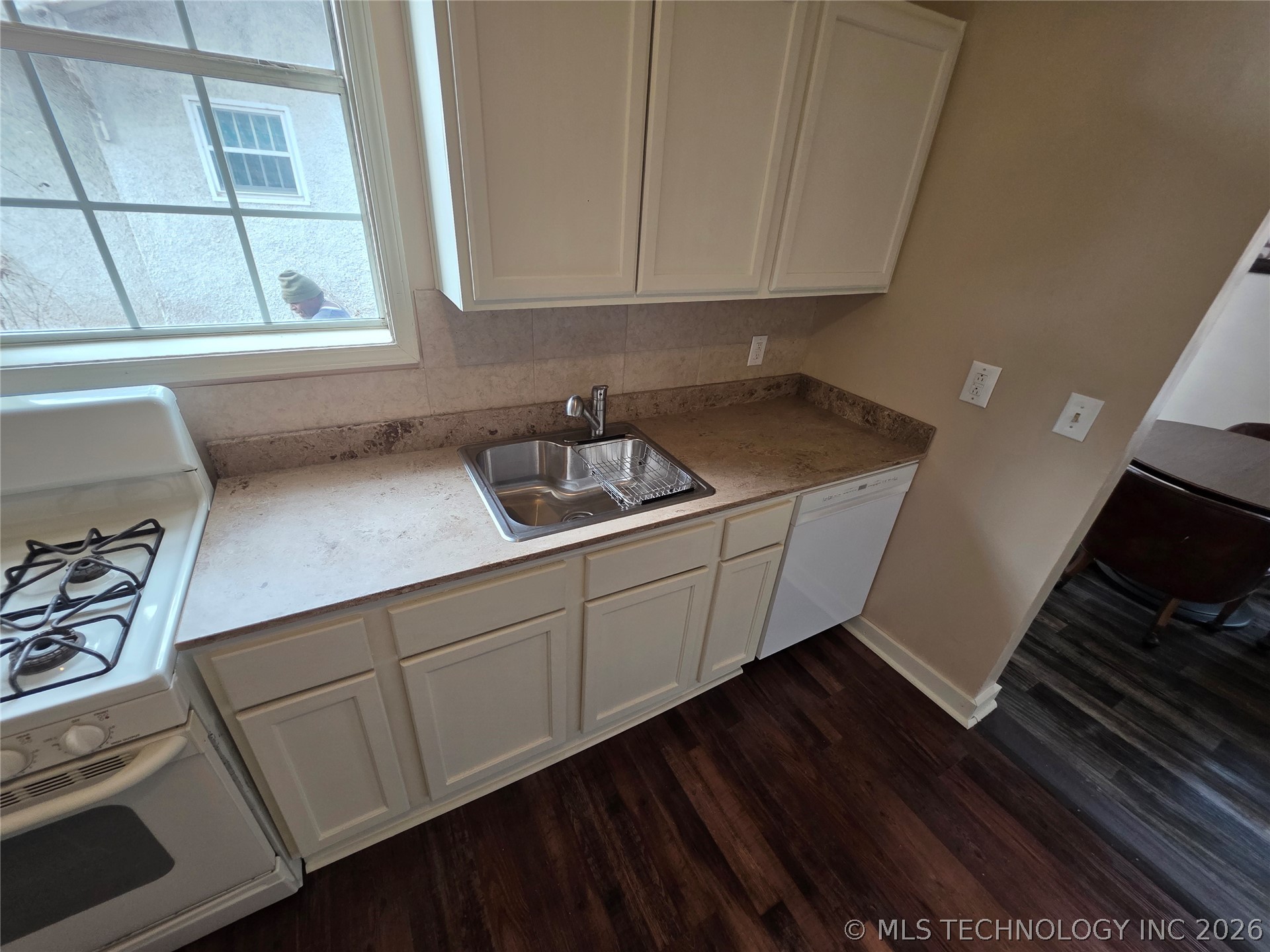 1602 W Broadway Street Property Photo 20