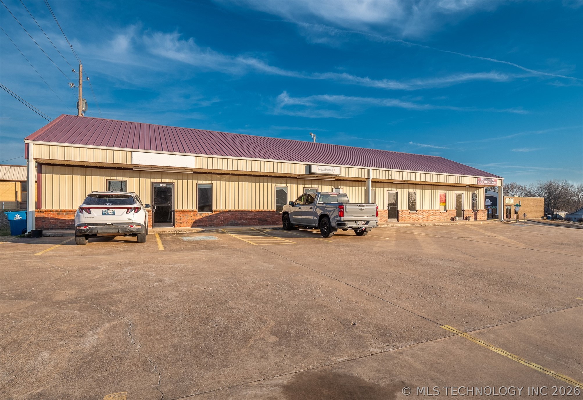 1127 E Wade Watts Property Photo 2