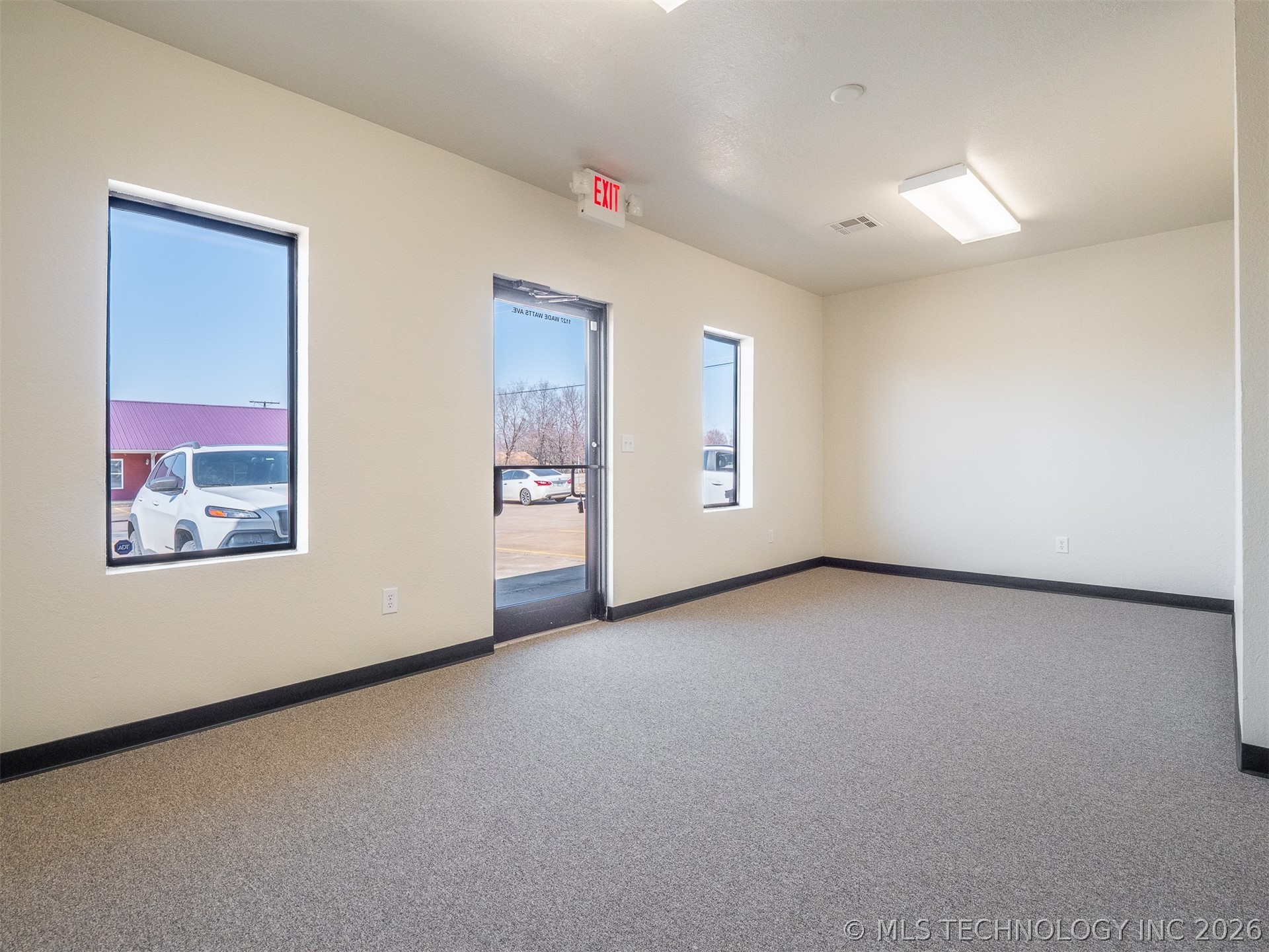 1127 E Wade Watts Property Photo 4