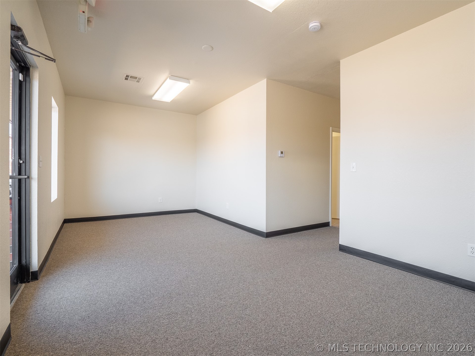 1127 E Wade Watts Property Photo 5