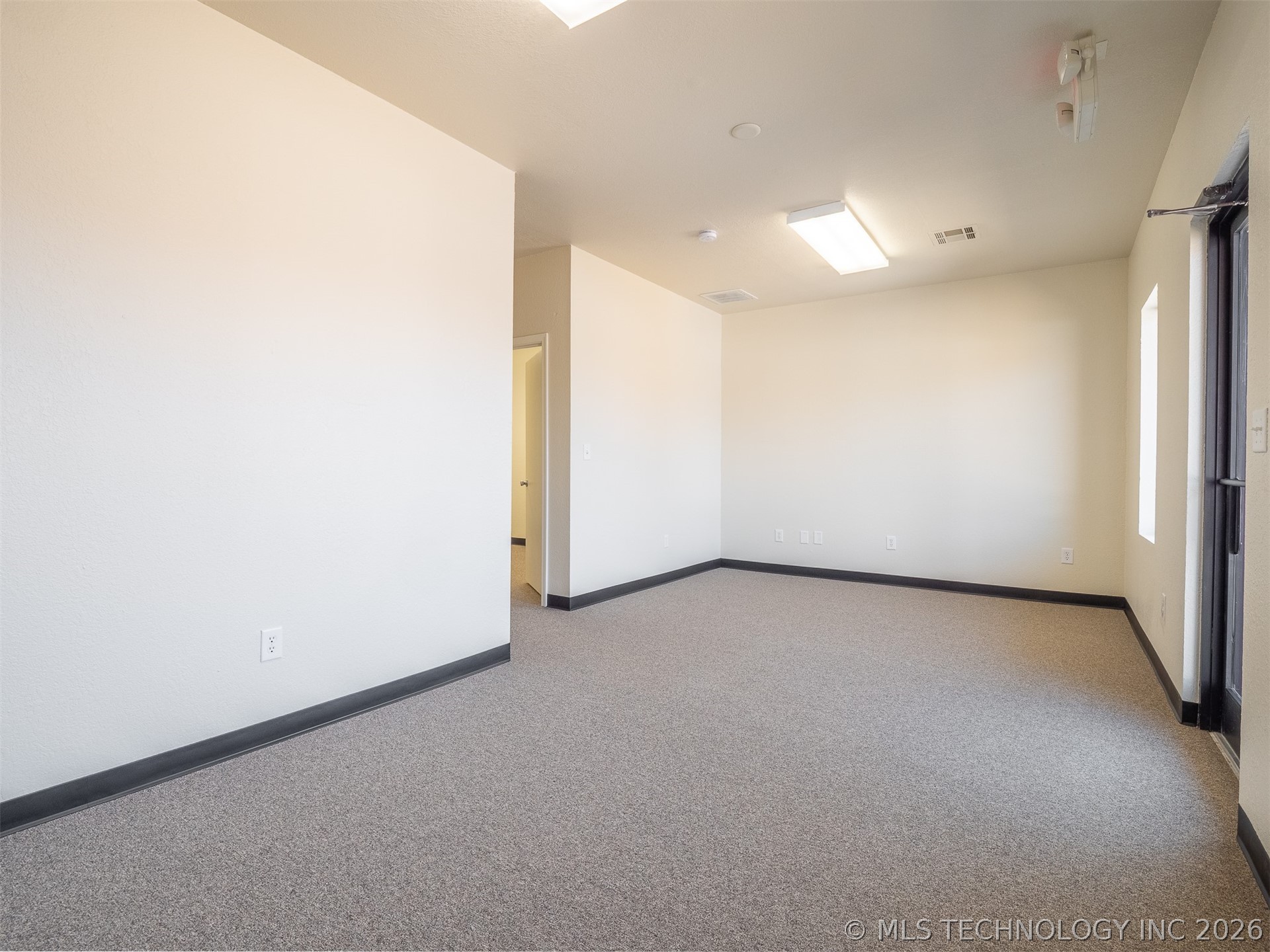 1127 E Wade Watts Property Photo 6