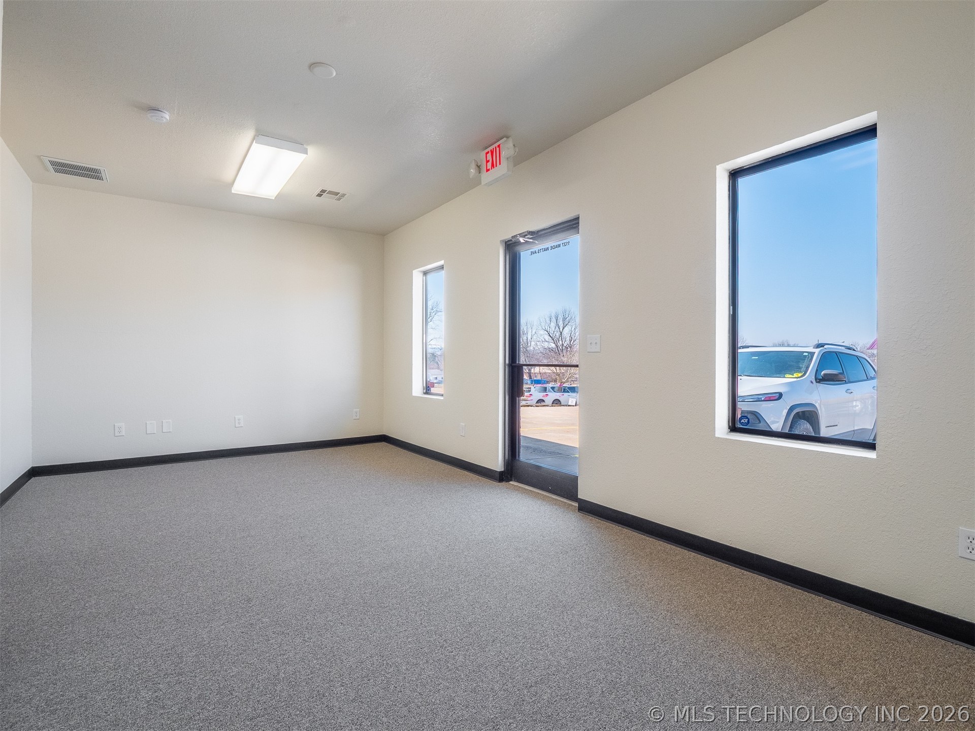 1127 E Wade Watts Property Photo 7