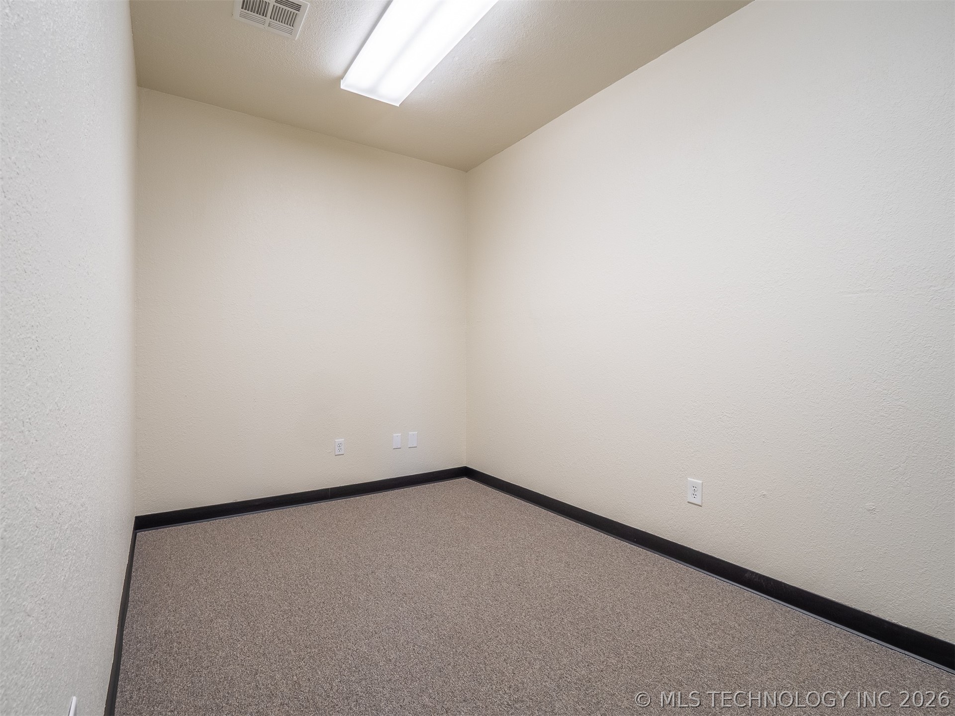 1127 E Wade Watts Property Photo 8