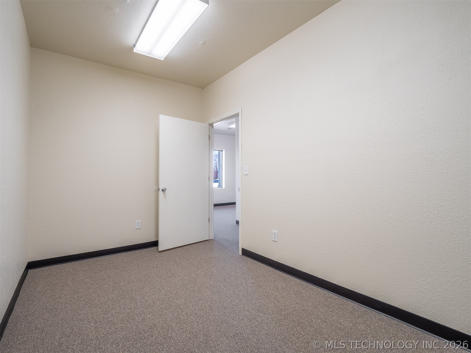 1127 E Wade Watts Property Photo 9