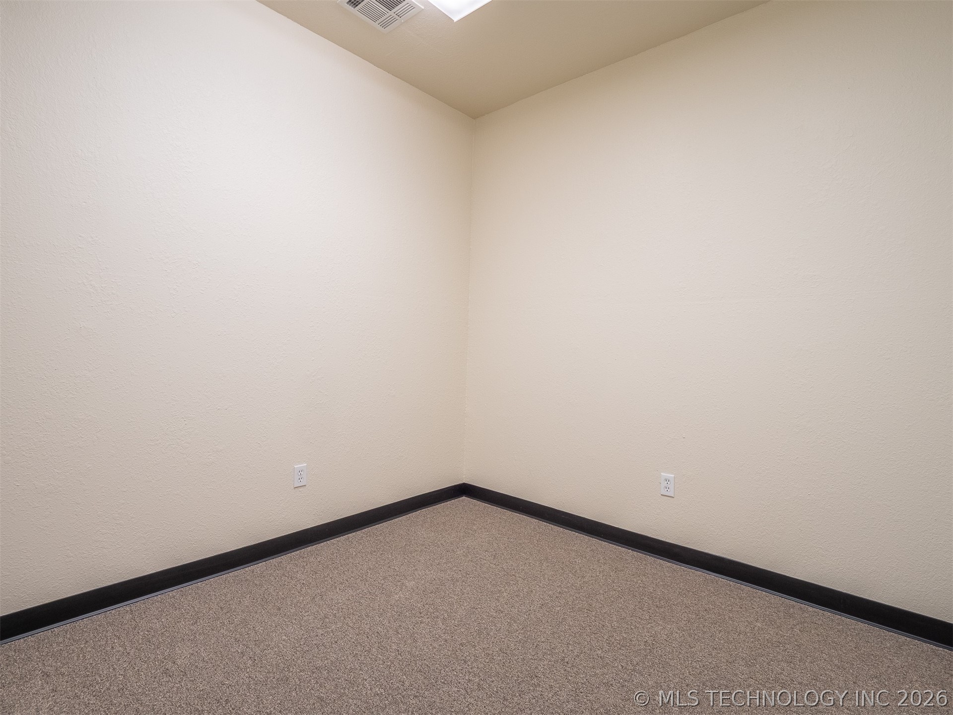 1127 E Wade Watts Property Photo 10