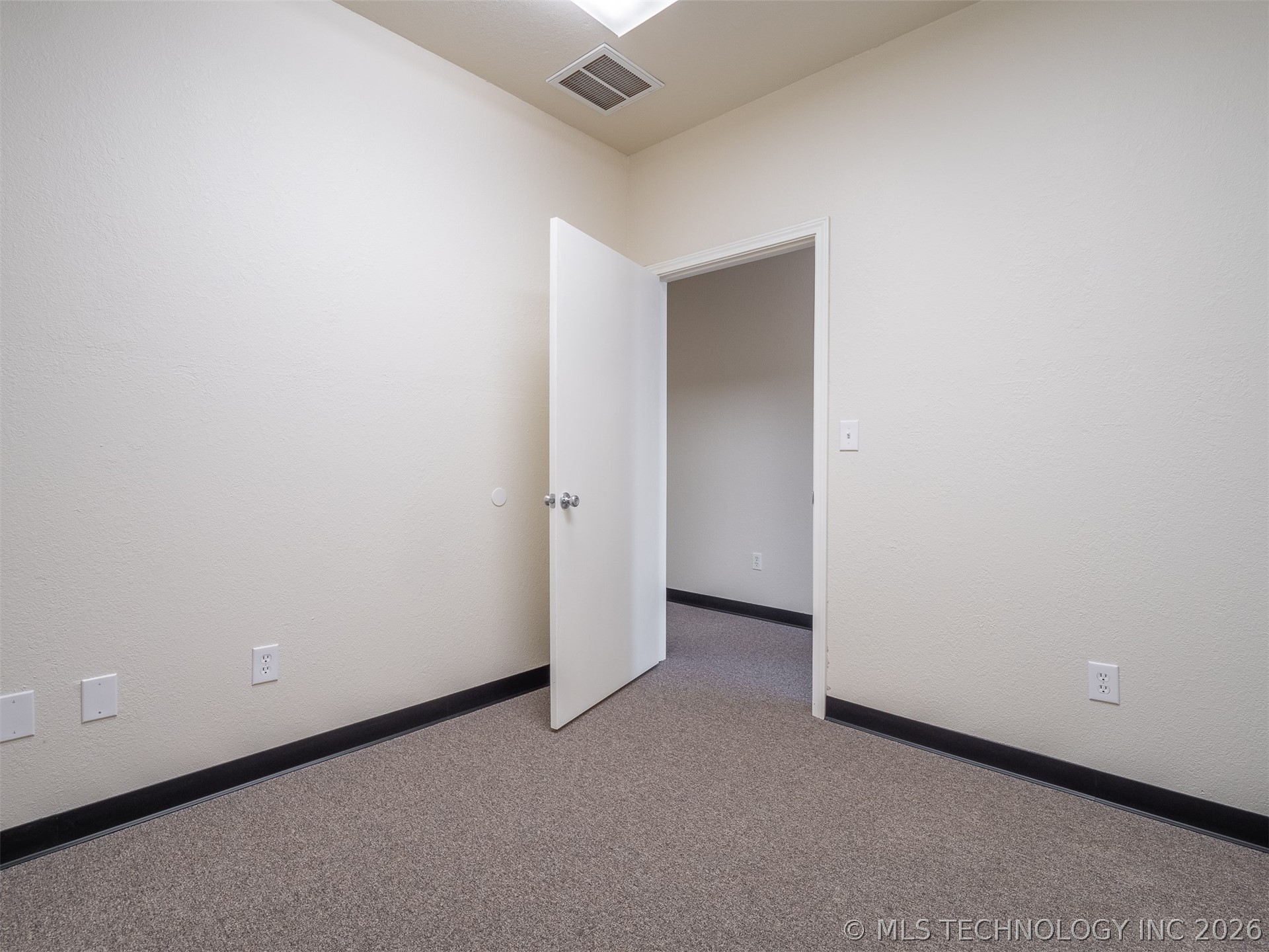 1127 E Wade Watts Property Photo 11