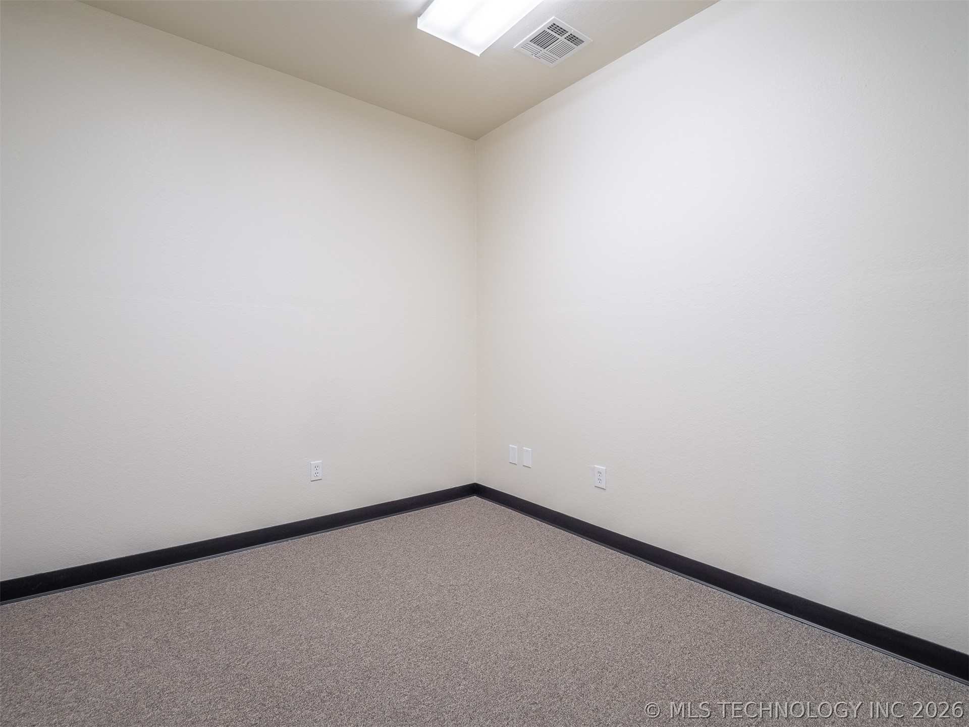 1127 E Wade Watts Property Photo 12