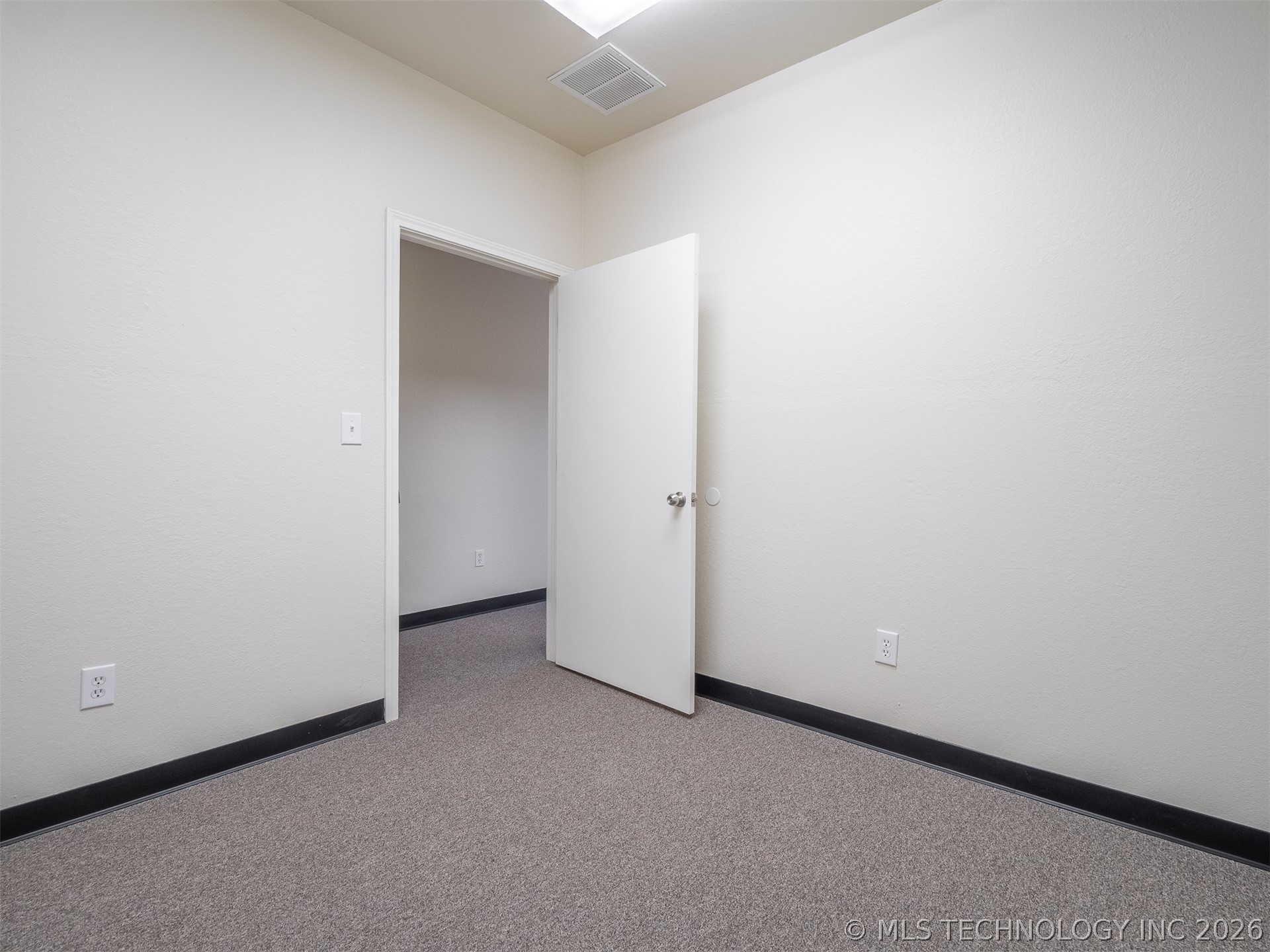 1127 E Wade Watts Property Photo 13