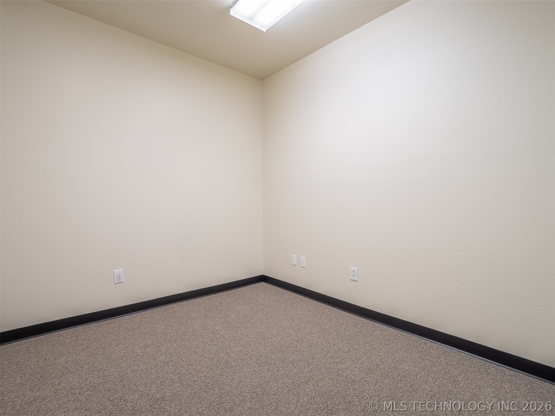 1127 E Wade Watts Property Photo 14