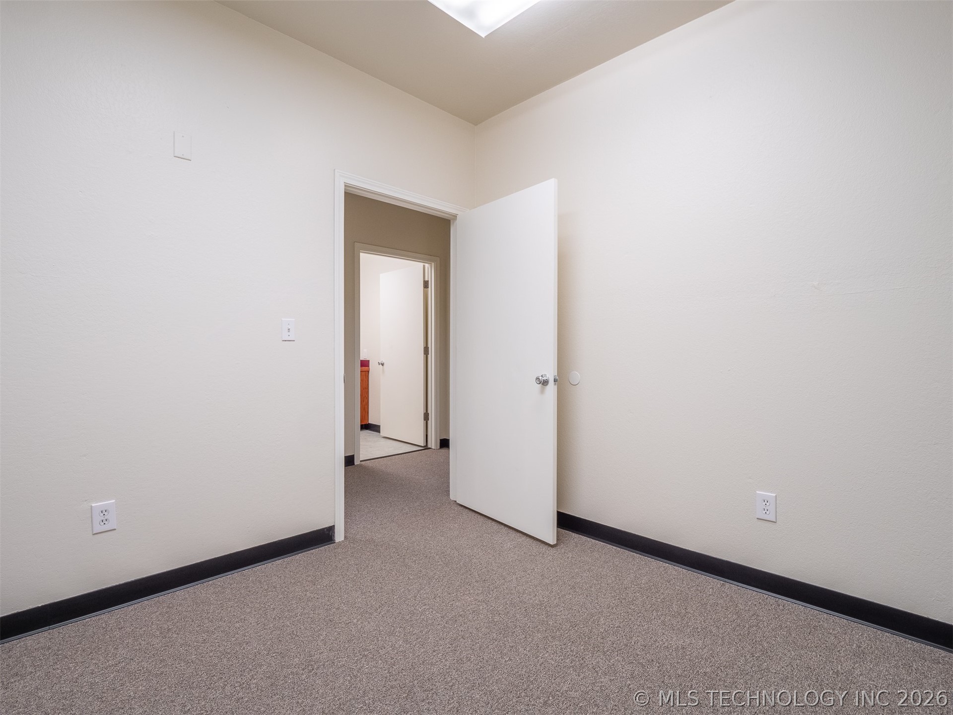 1127 E Wade Watts Property Photo 15