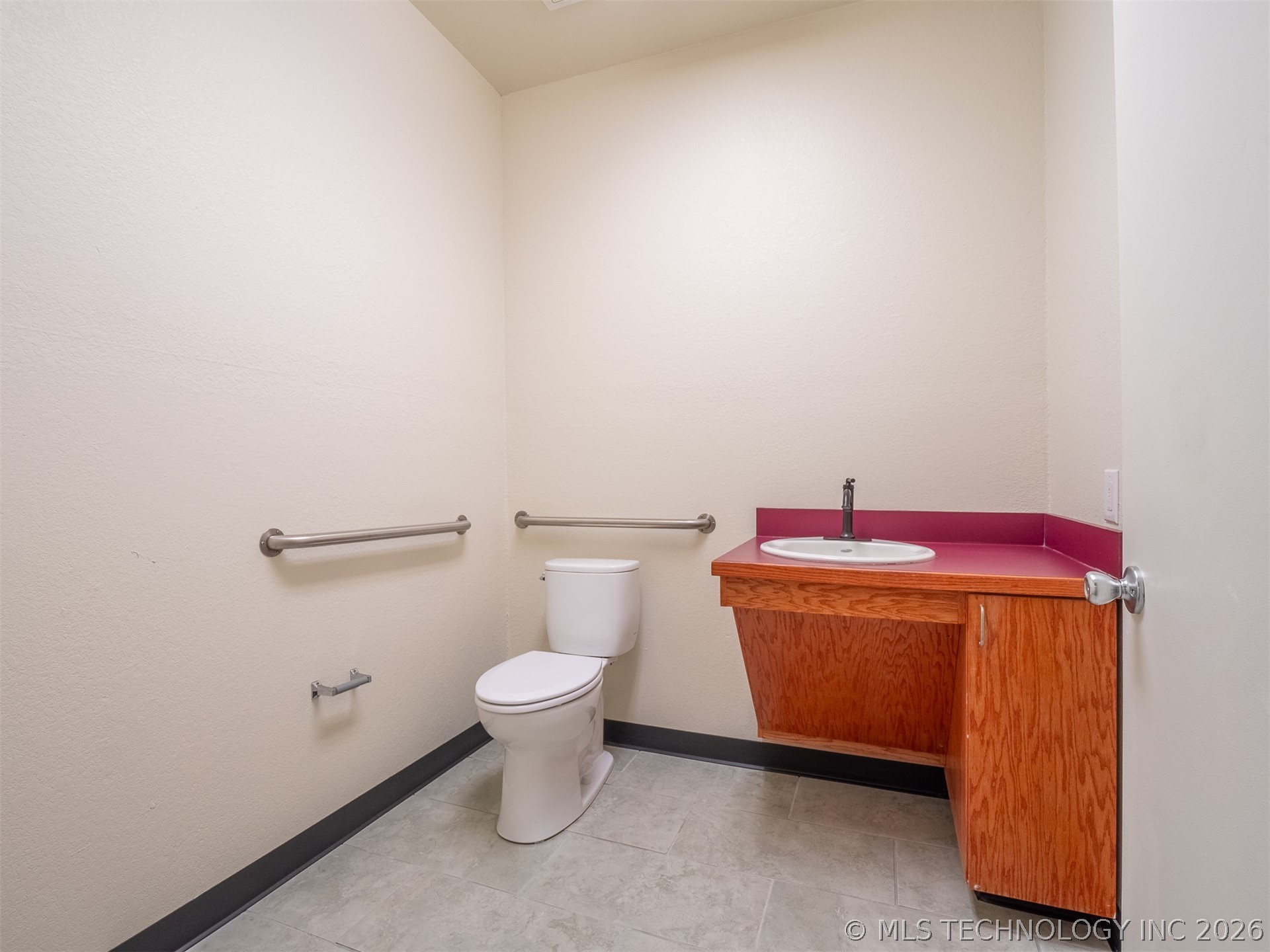 1127 E Wade Watts Property Photo 16