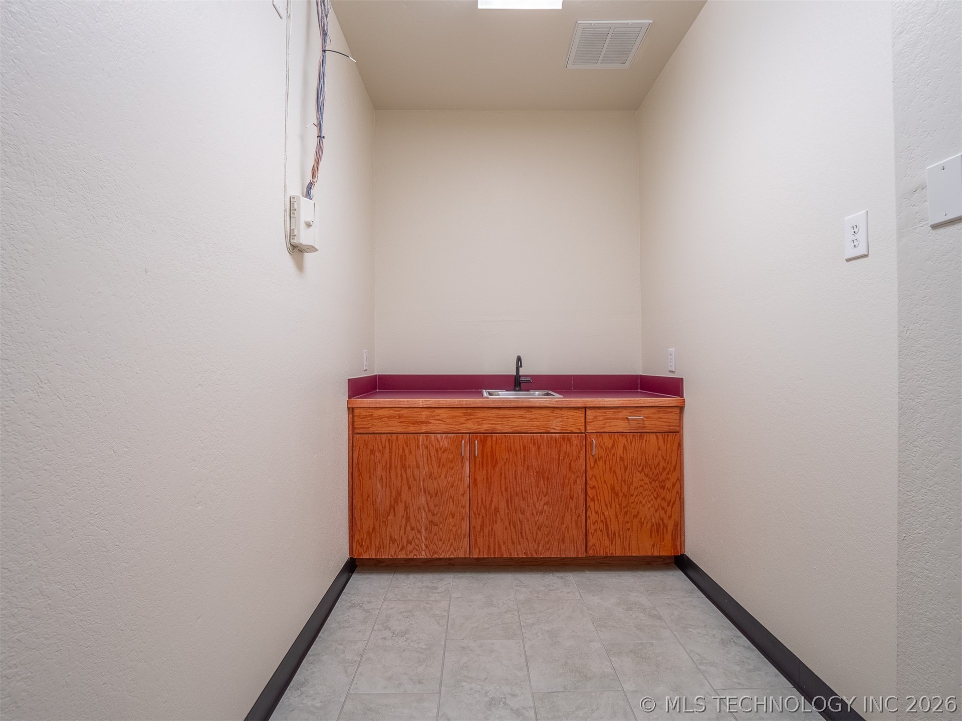 1127 E Wade Watts Property Photo 17