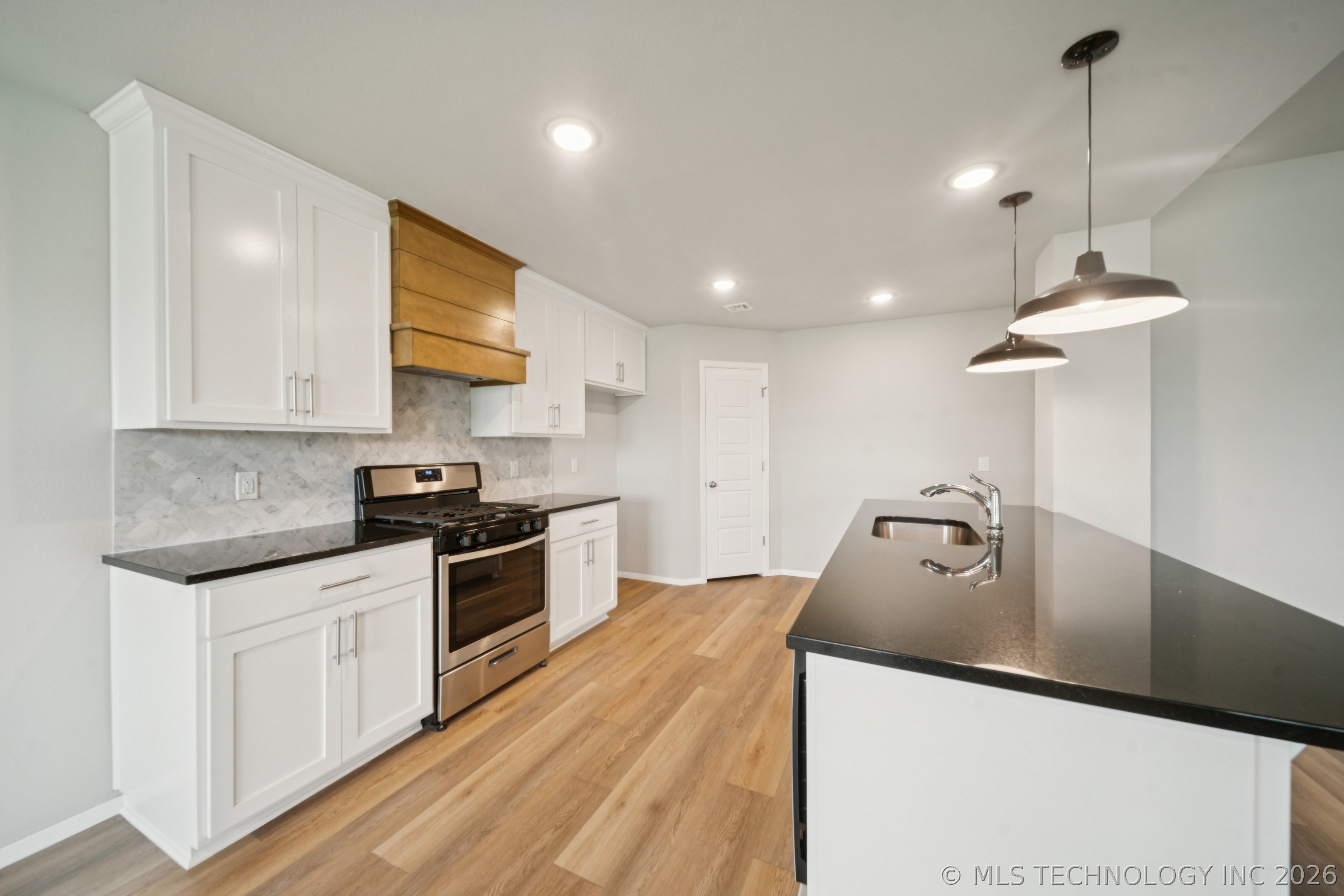 7404 E 89th Place North Property Photo 4