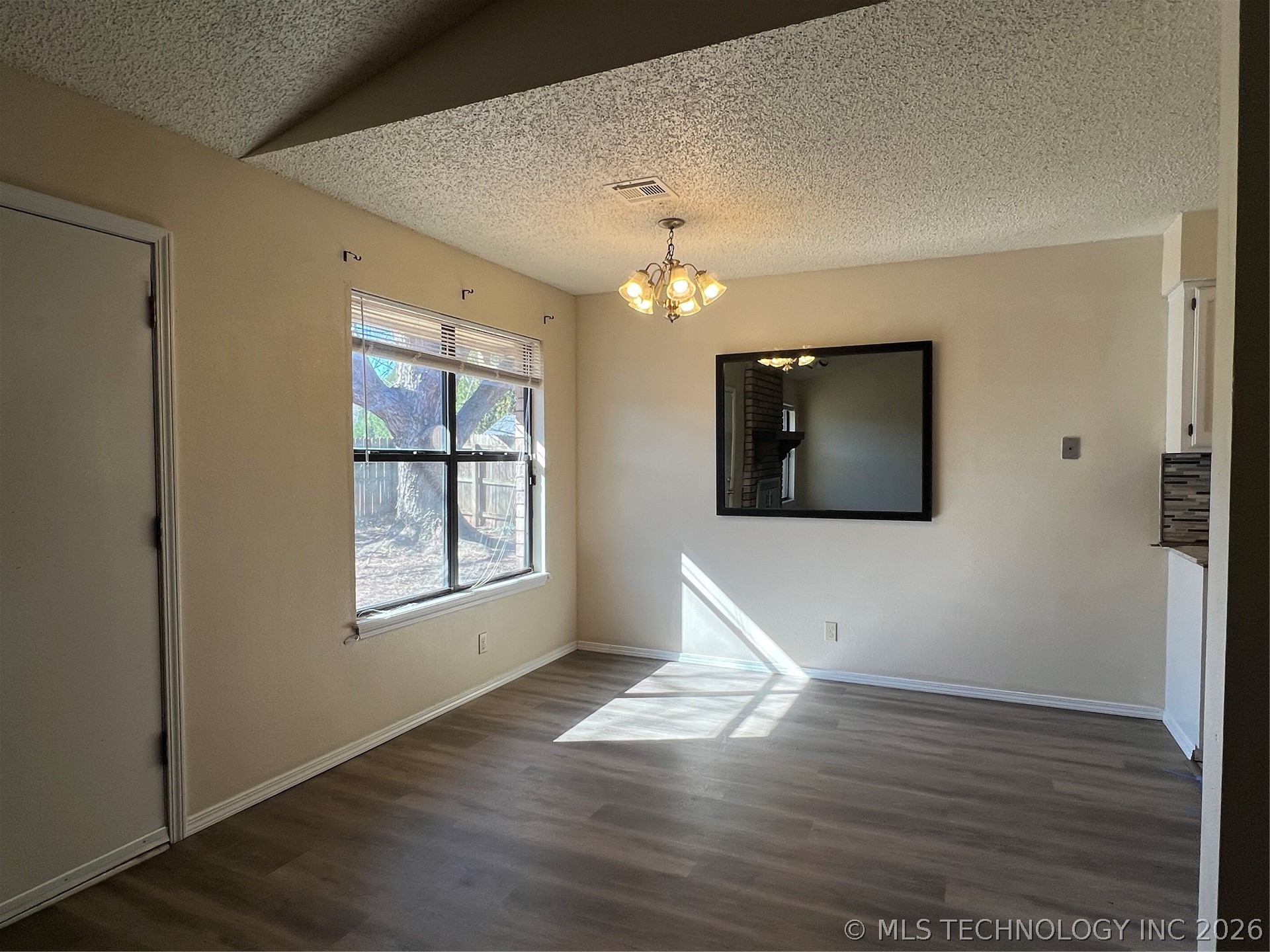 1532 E 75th Place Property Photo 4