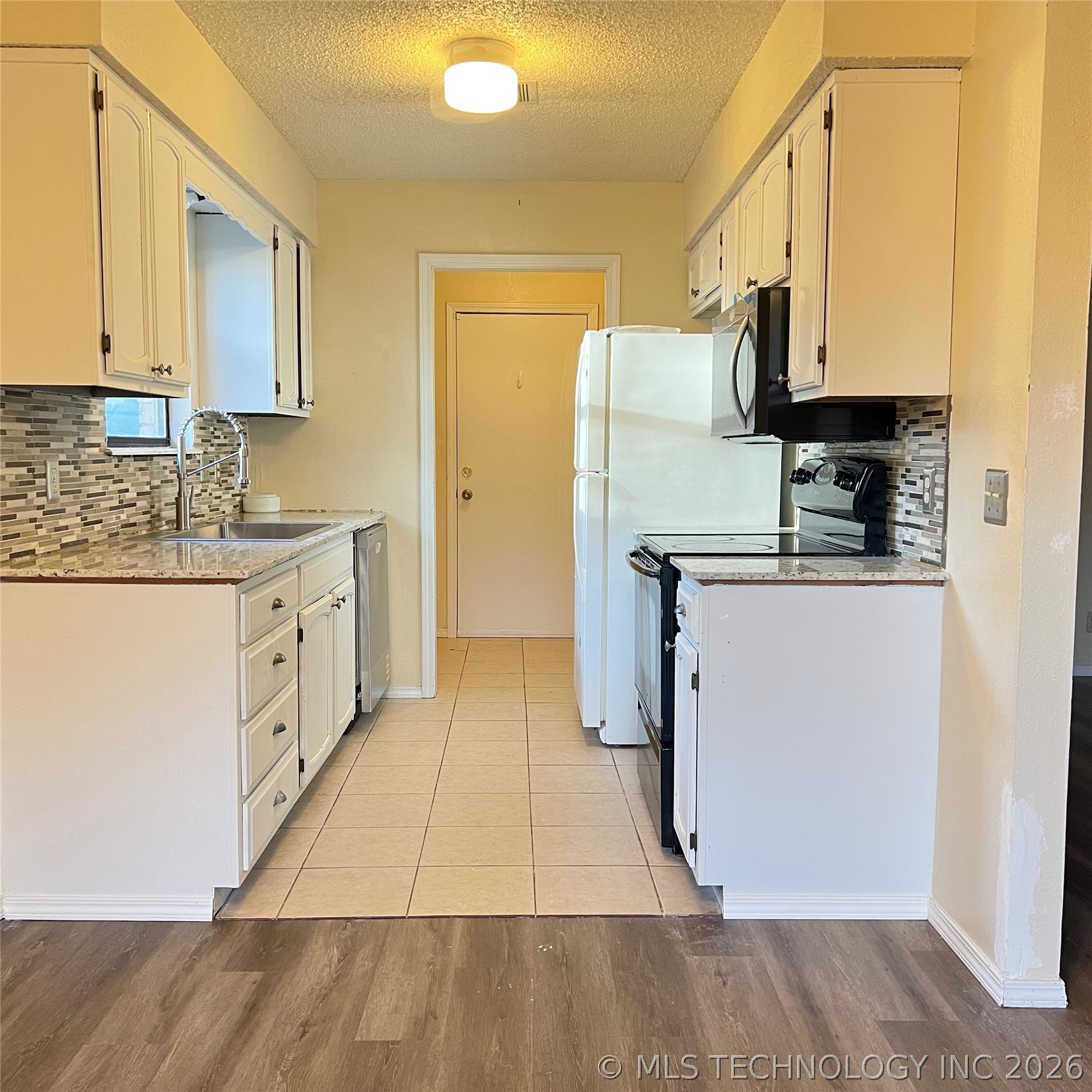 1532 E 75th Place Property Photo 5