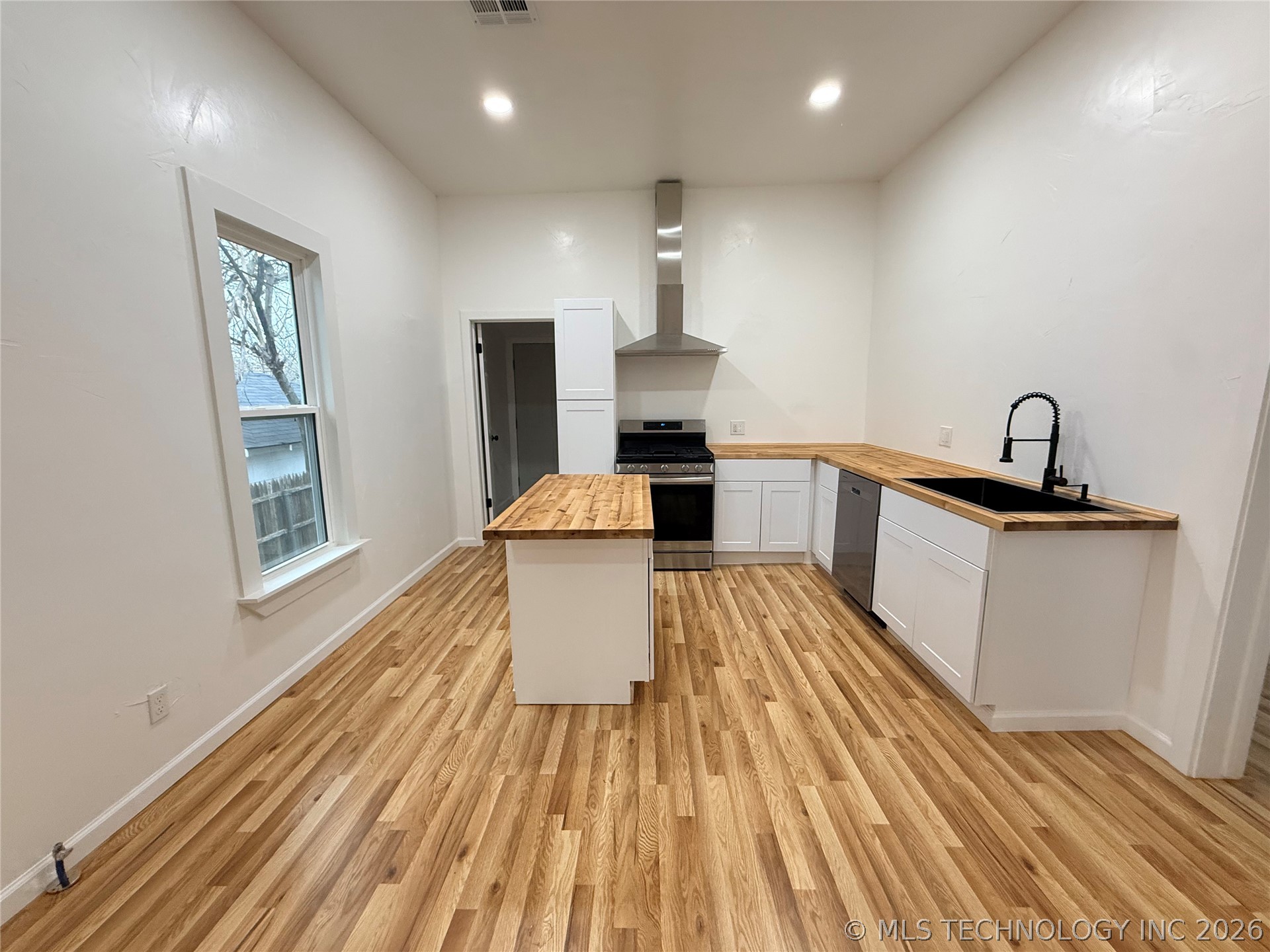 1312 S Cherry Street Property Photo 5