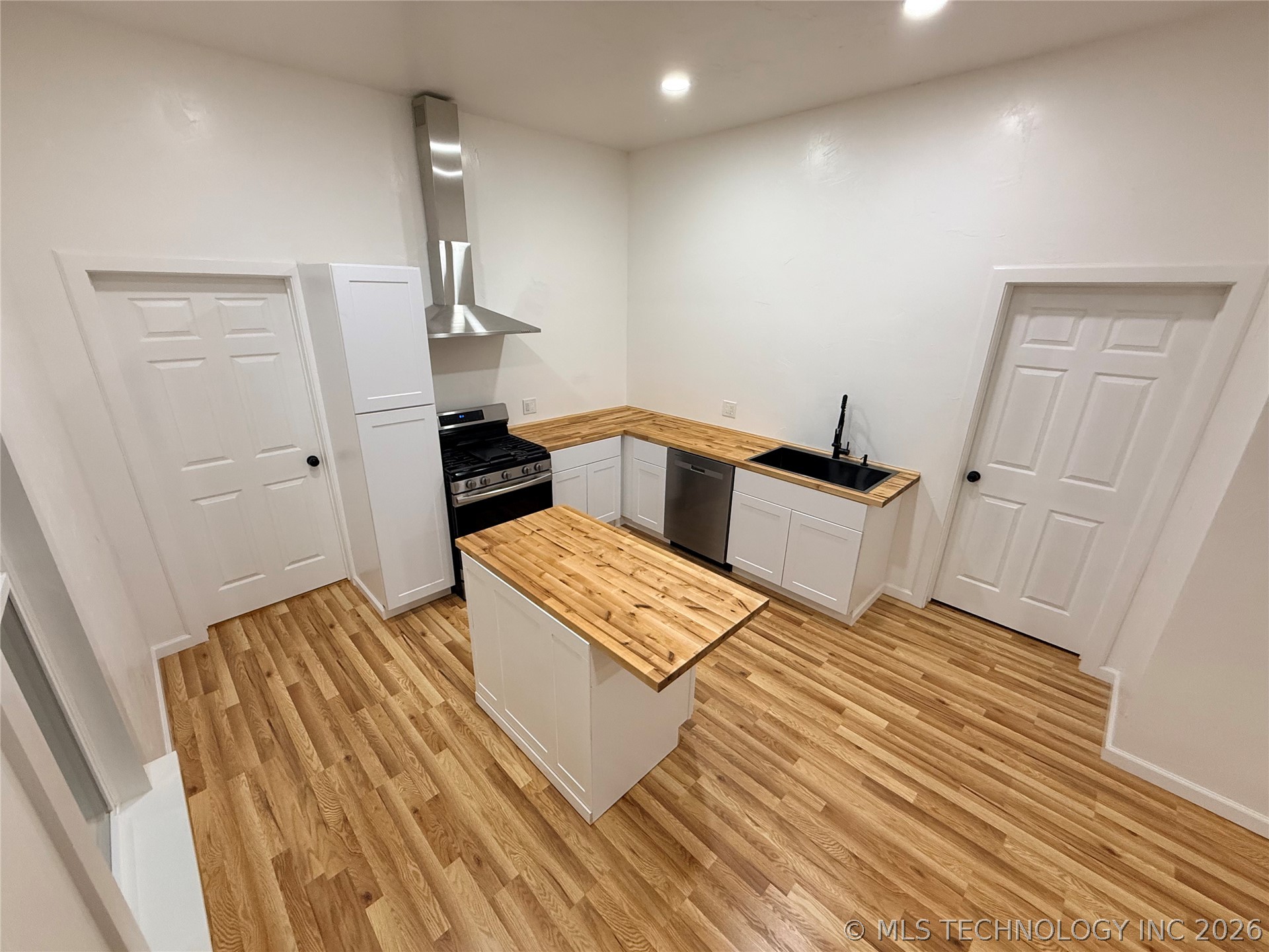1312 S Cherry Street Property Photo 6
