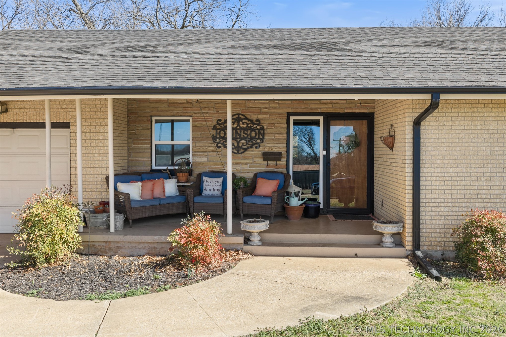 1506 Crescent Drive Property Photo 2