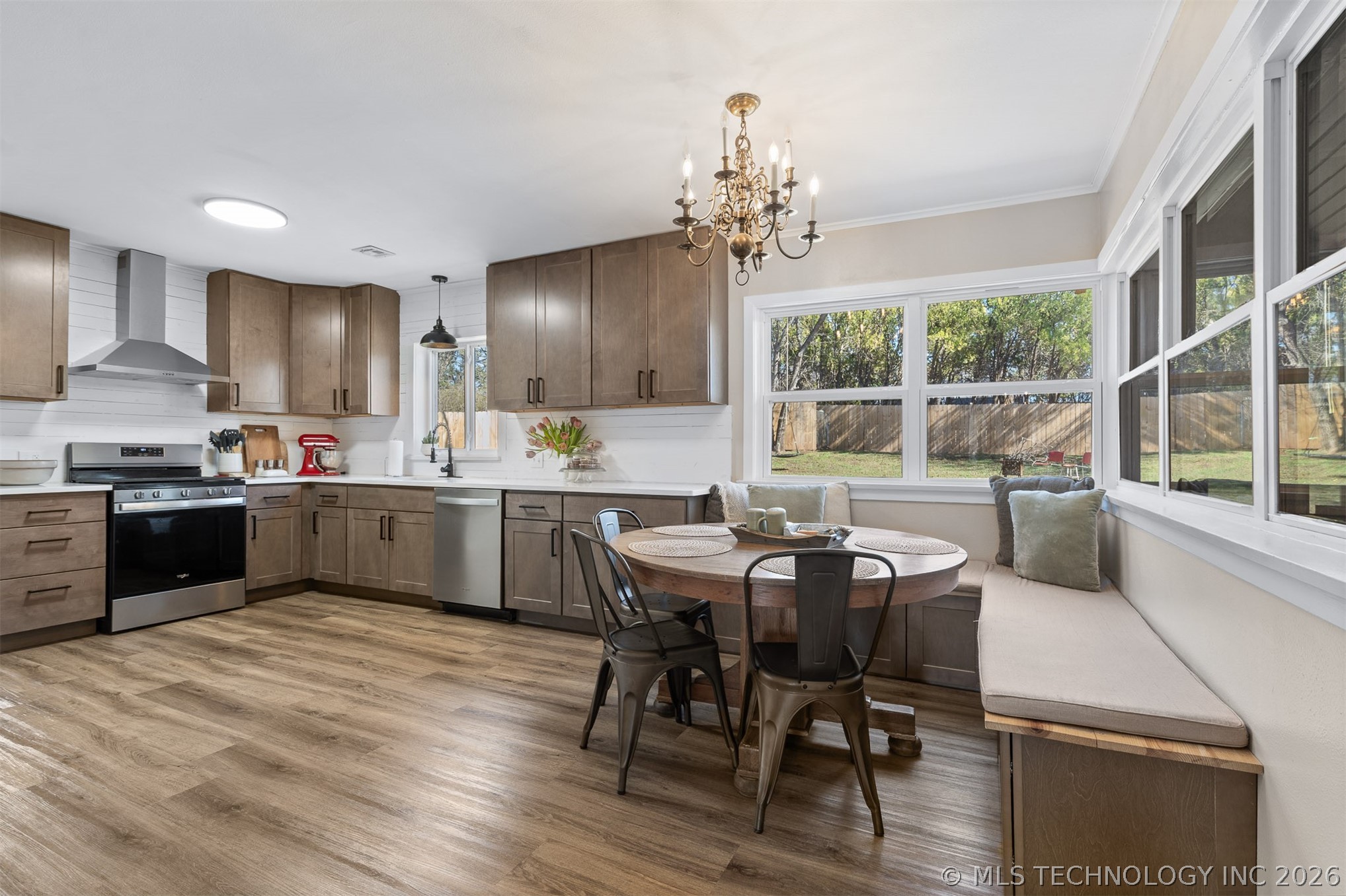 1506 Crescent Drive Property Photo 9