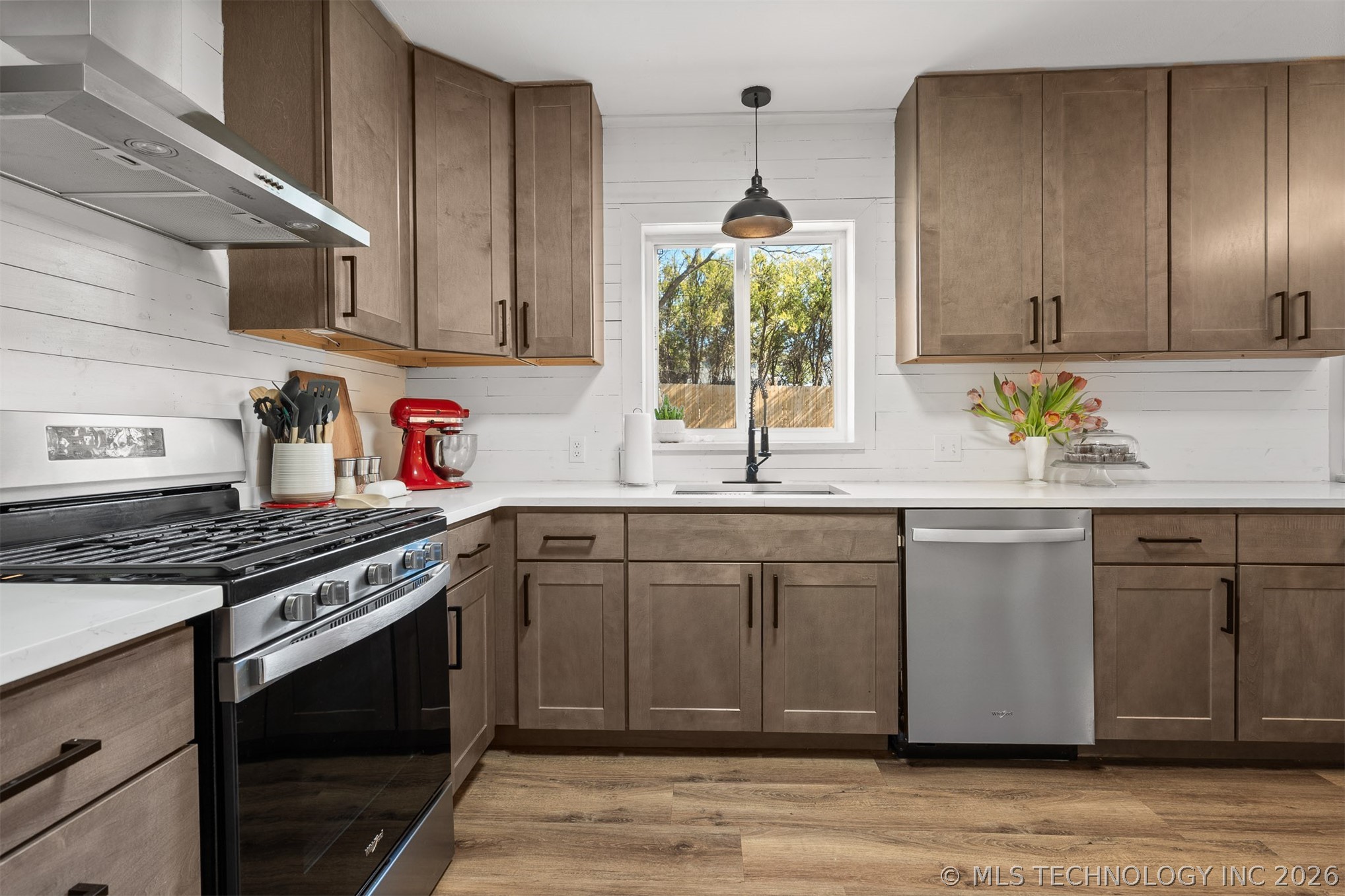 1506 Crescent Drive Property Photo 12