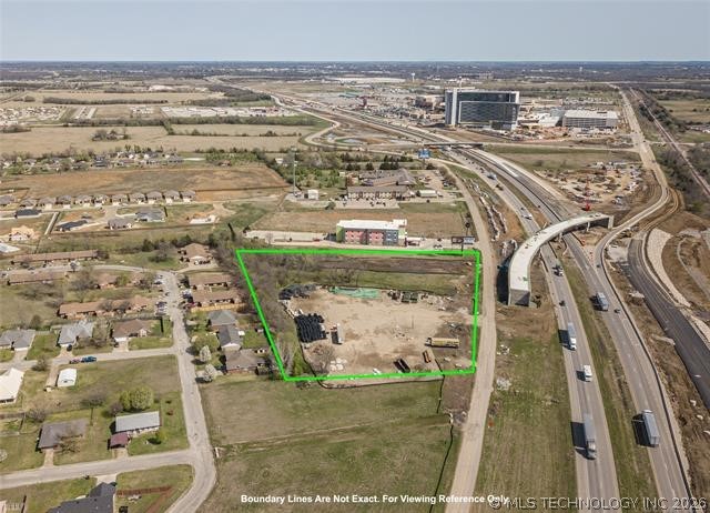 1007 N Service Road Property Photo 2