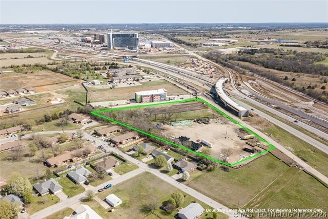 1007 N Service Road Property Photo 4