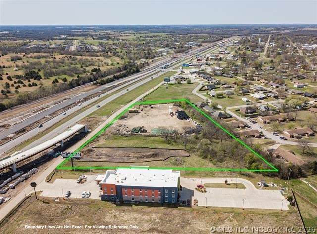 1007 N Service Road Property Photo 5