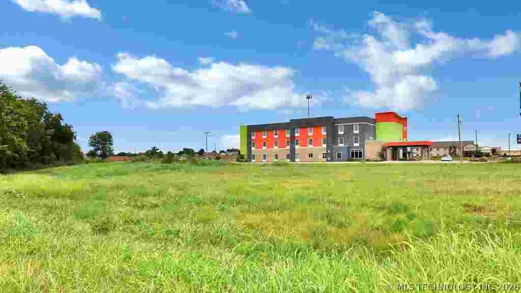 1007 N Service Road Property Photo 7