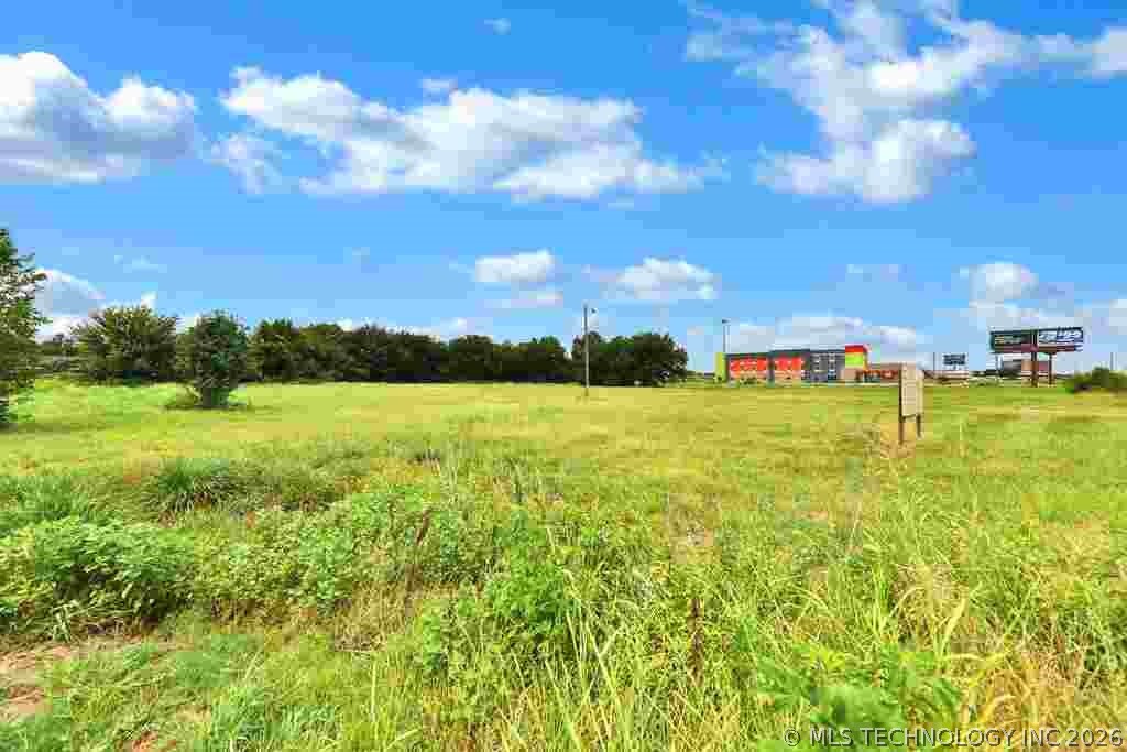 1007 N Service Road Property Photo 8