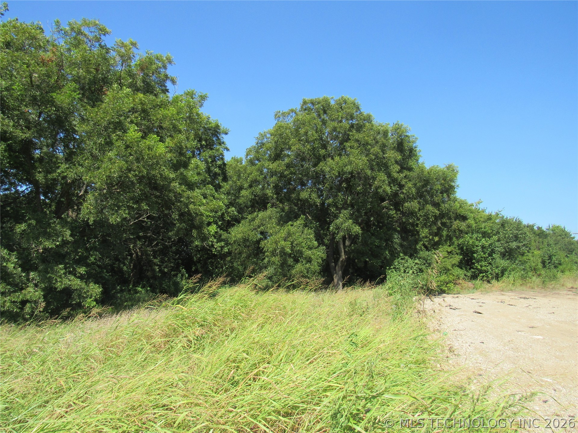 1007 N Service Road Property Photo 10