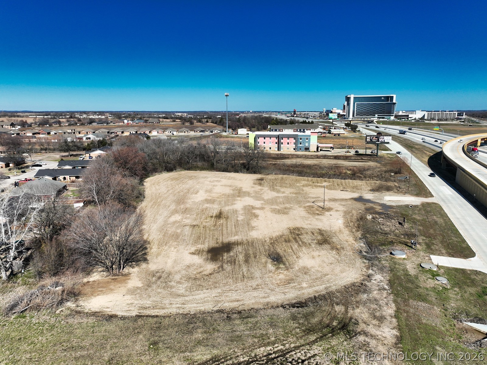 1007 N Service Road Property Photo 12