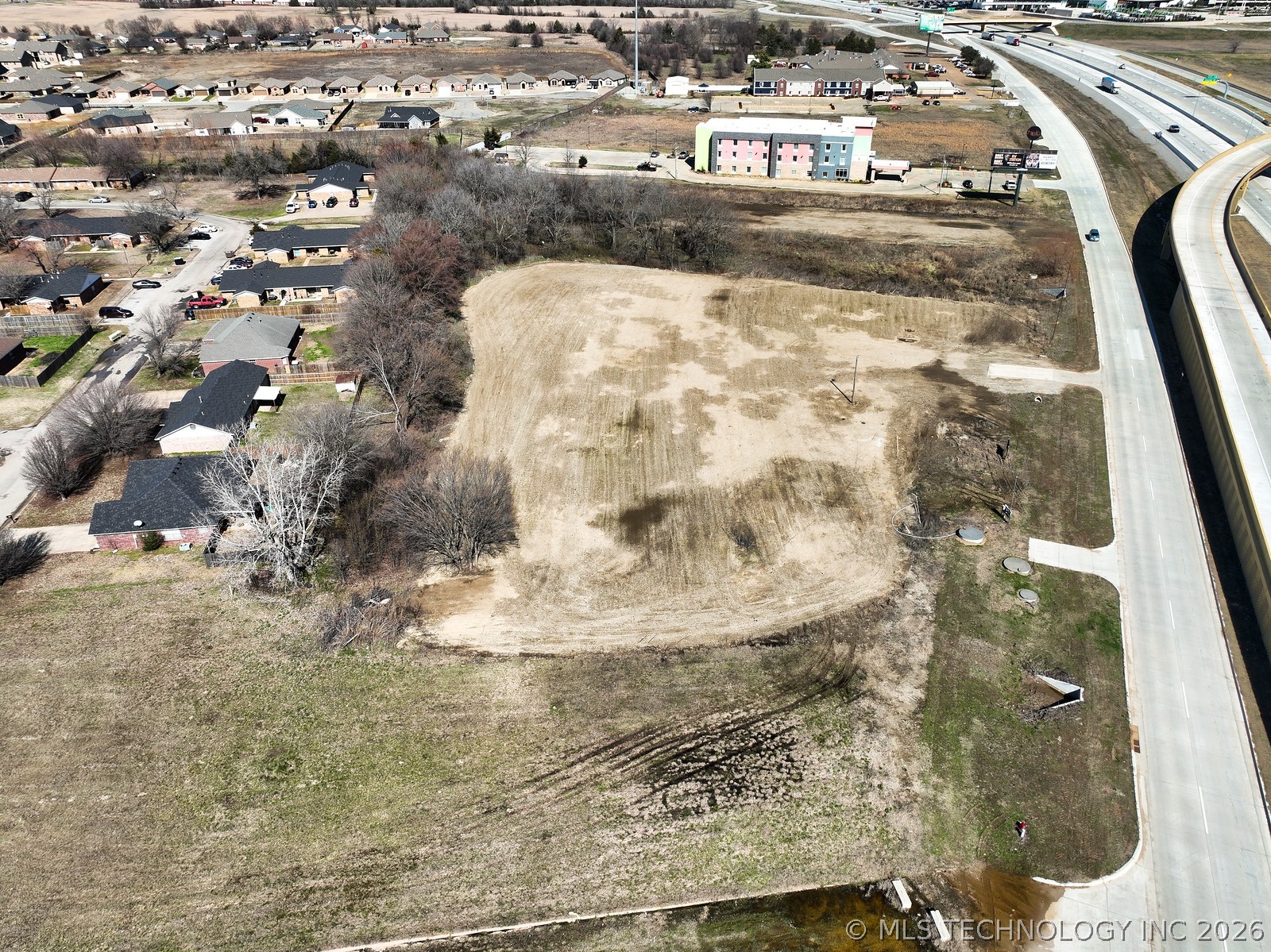 1007 N Service Road Property Photo 14
