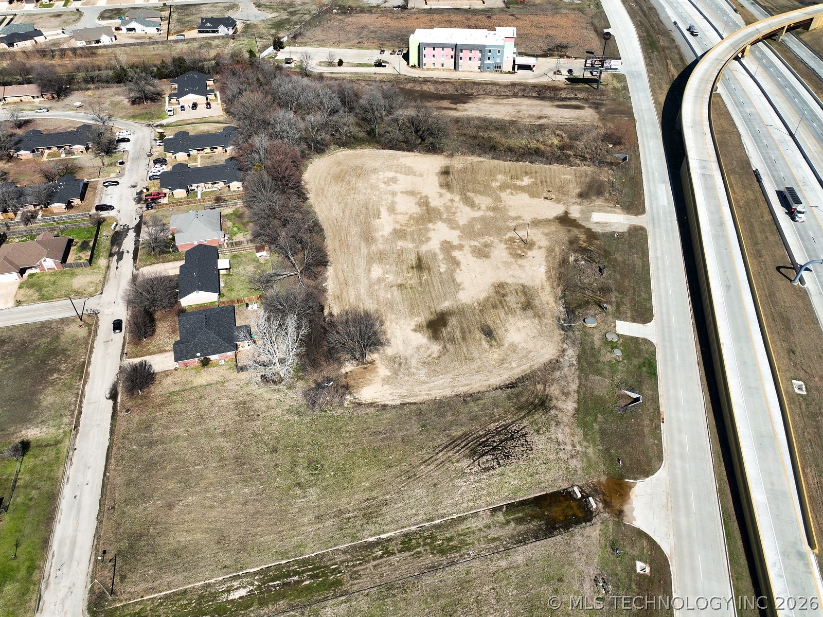 1007 N Service Road Property Photo 15