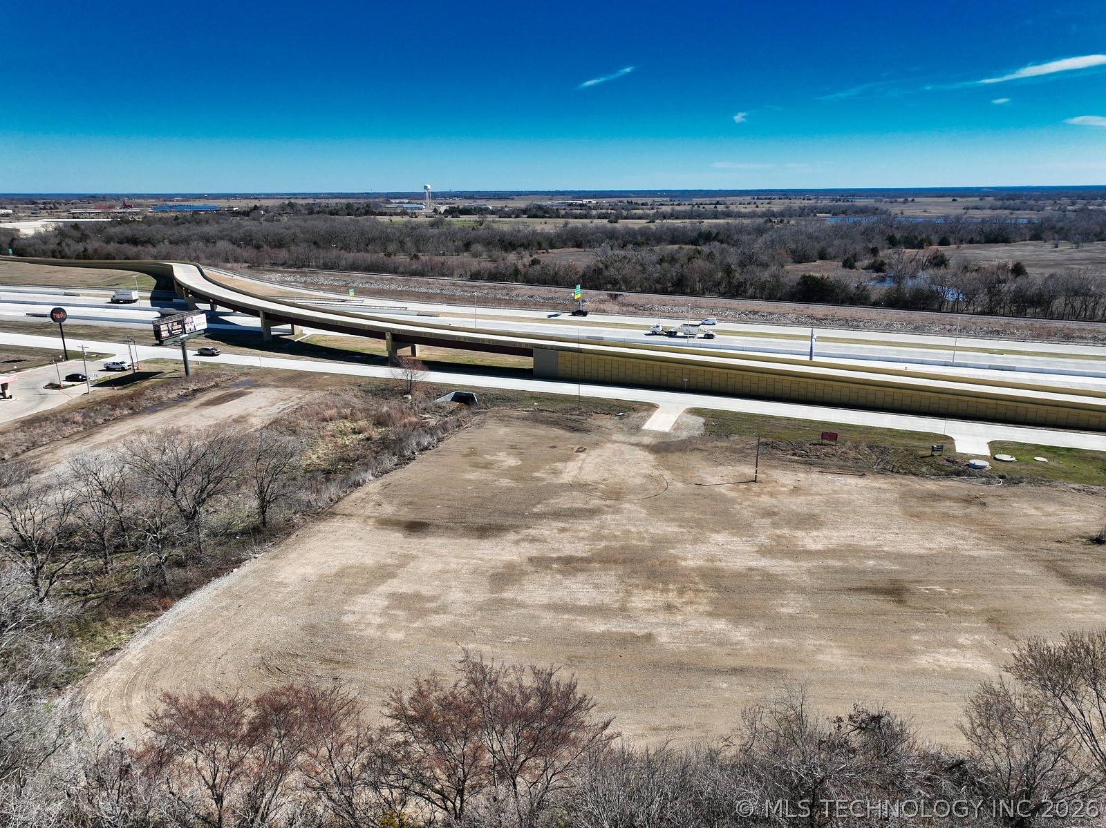 1007 N Service Road Property Photo 17