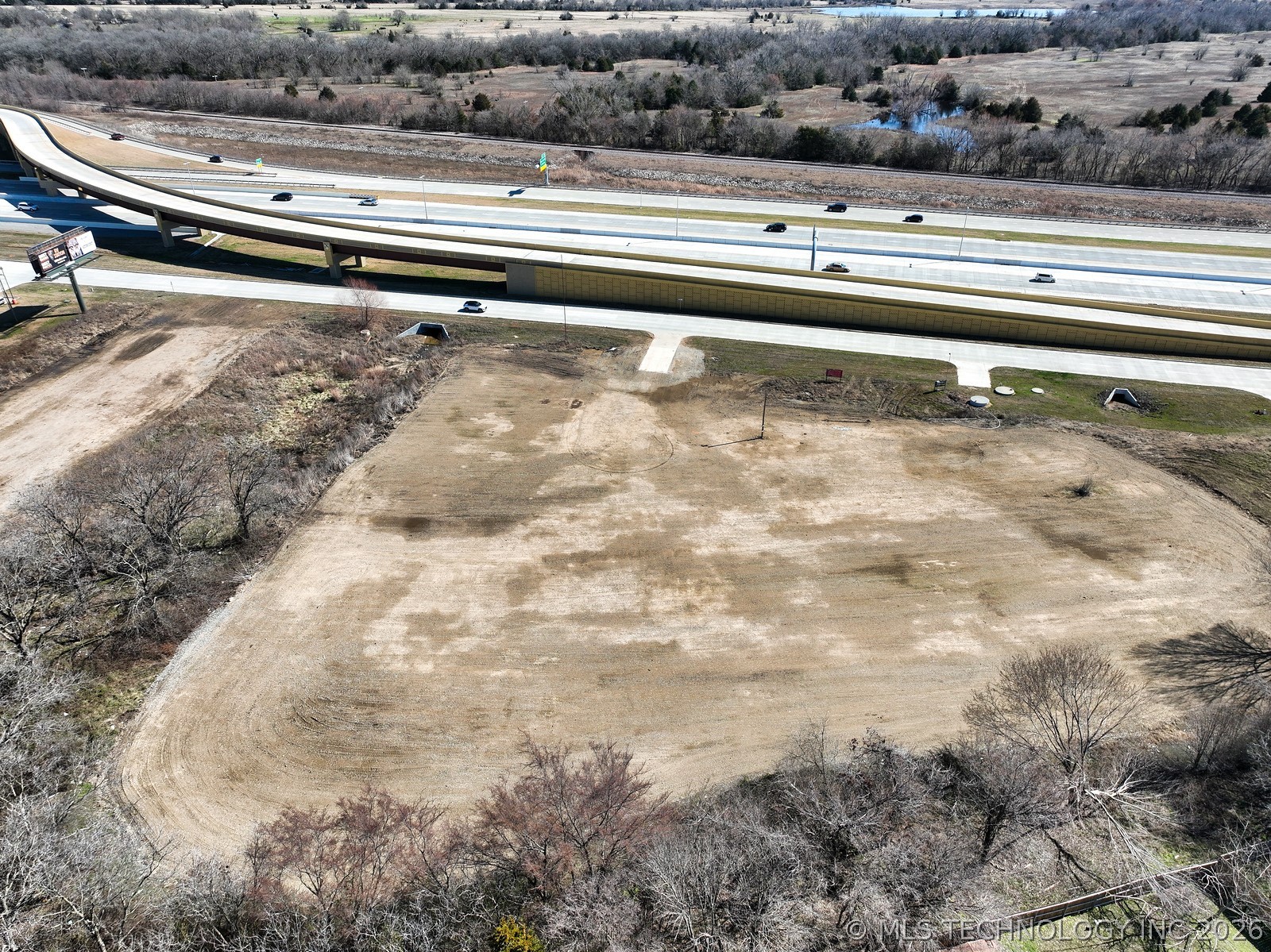 1007 N Service Road Property Photo 18