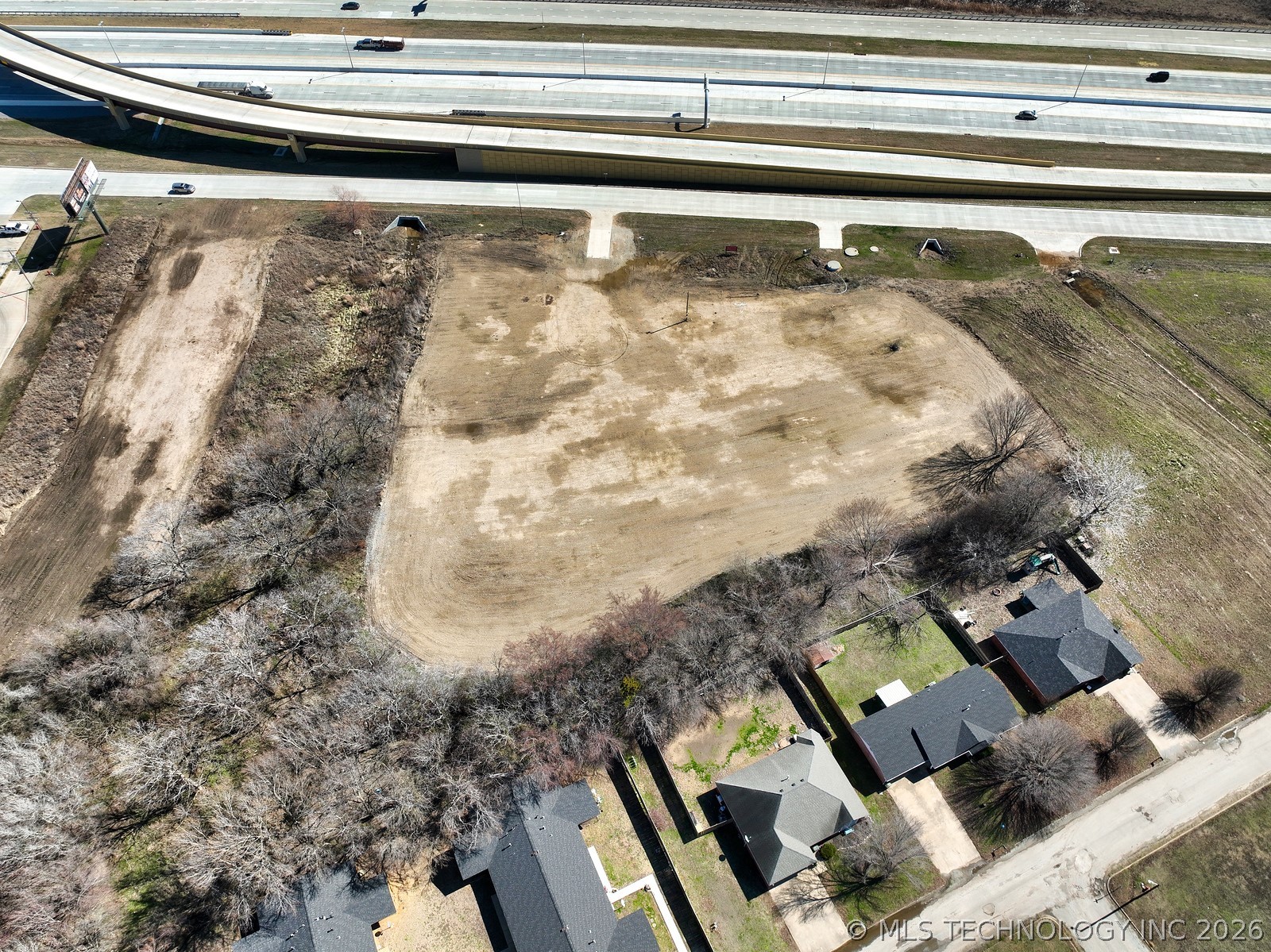 1007 N Service Road Property Photo 19