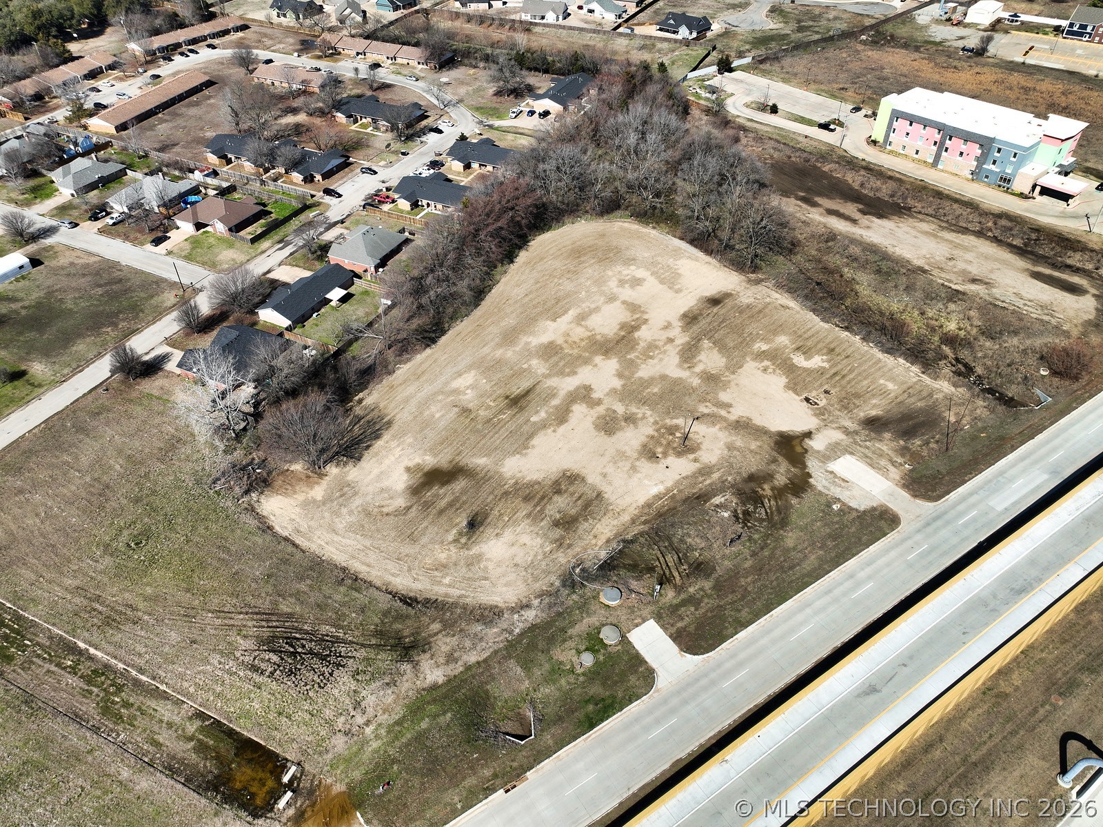 1007 N Service Road Property Photo 20