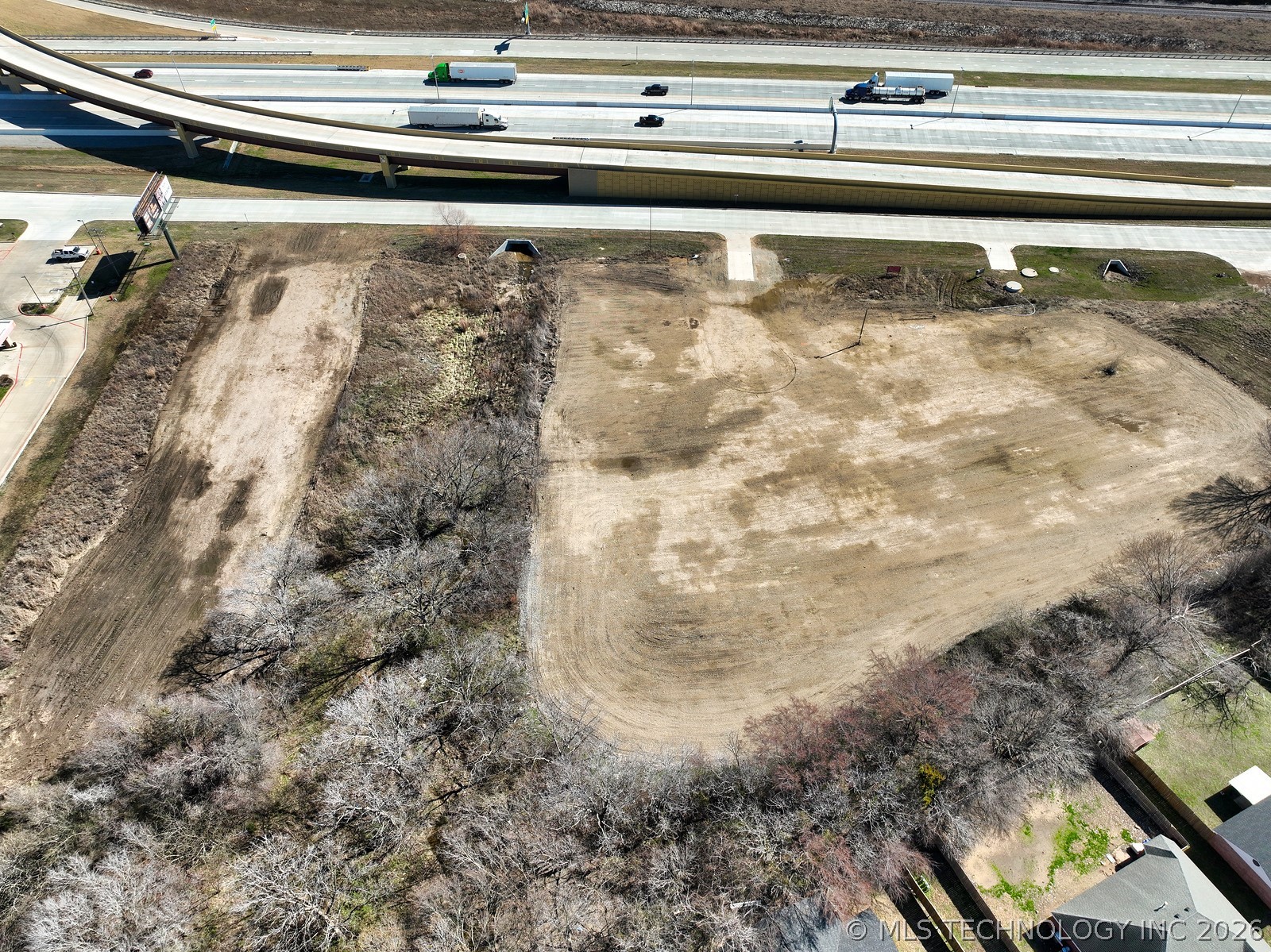 1007 N Service Road Property Photo 21