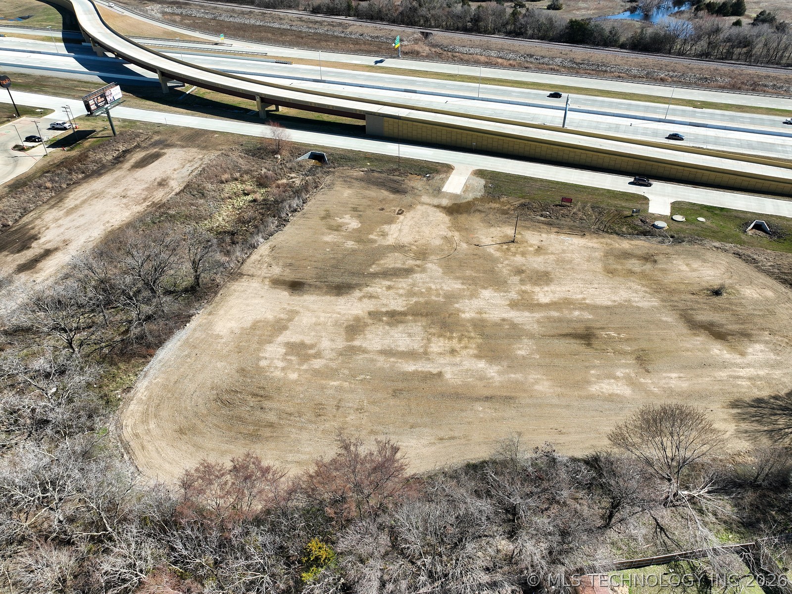 1007 N Service Road Property Photo 22