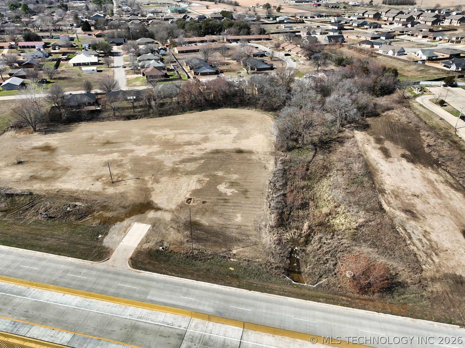 1007 N Service Road Property Photo 23