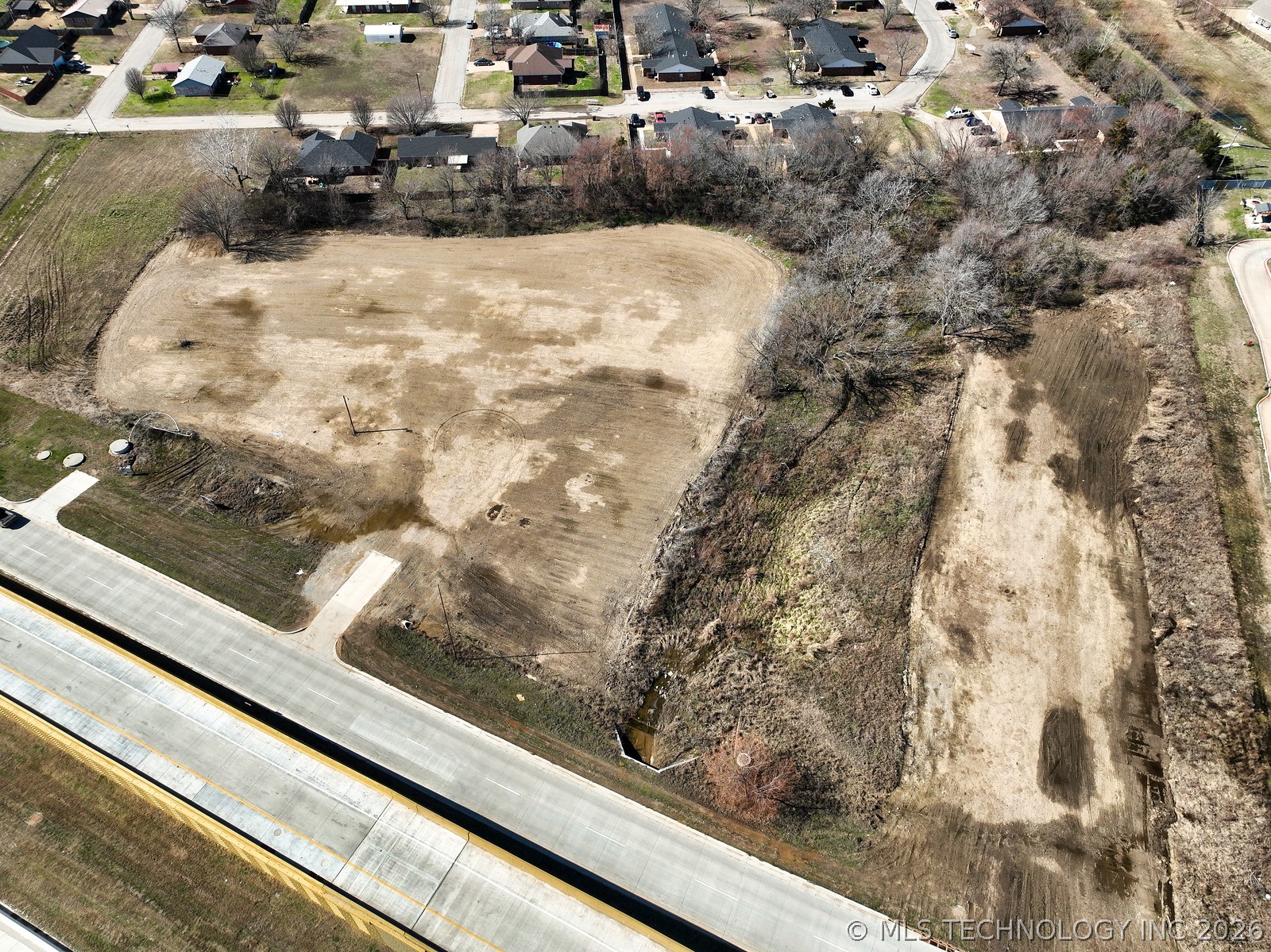 1007 N Service Road Property Photo 24
