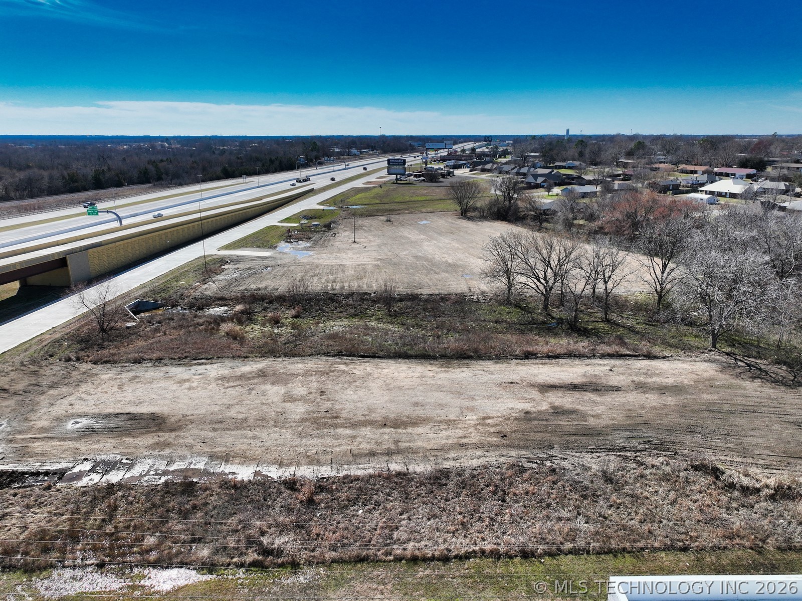 1007 N Service Road Property Photo 28